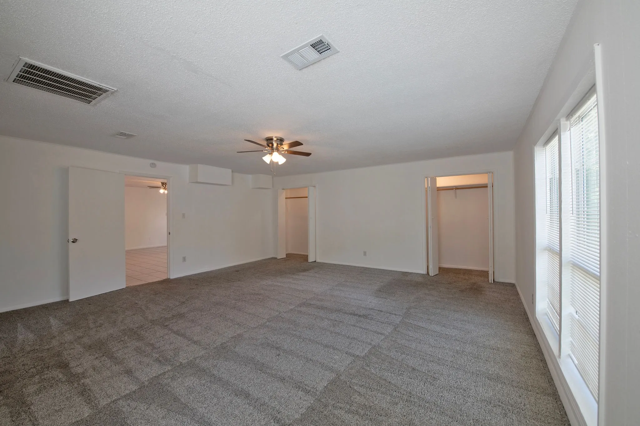 Single Family Residence For Sale in Tarrant County , 4201 Southwest Boulevard, Fort Worth, Texas 76116, 4 Bedroom, 2 Bathroom, Garage spaces, 2,018 Sqft, built in 1974, mls#21339455, Real Estate Agent in Fort Worth, Homes For Sale in Tarrant county, Homes For Sale in Fort Worth, Realtor in Fort Worth Texas, Real Estate Brokerage Independent Realty Texas, Luminita Cordes Realtor