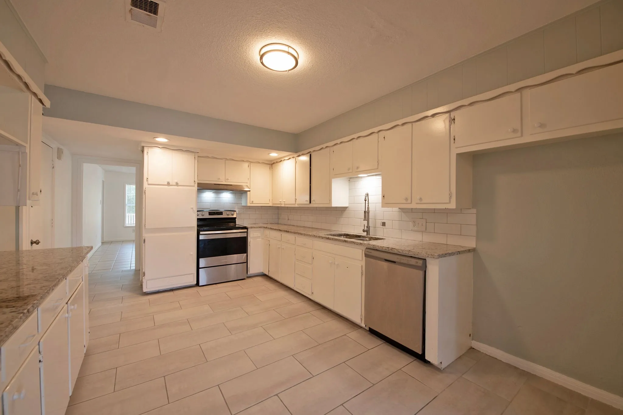 Single Family Residence For Sale in Tarrant County , 4201 Southwest Boulevard, Fort Worth, Texas 76116, 4 Bedroom, 2 Bathroom, Garage spaces, 2,018 Sqft, built in 1974, mls#21339455, Real Estate Agent in Fort Worth, Homes For Sale in Tarrant county, Homes For Sale in Fort Worth, Realtor in Fort Worth Texas, Real Estate Brokerage Independent Realty Texas, Luminita Cordes Realtor