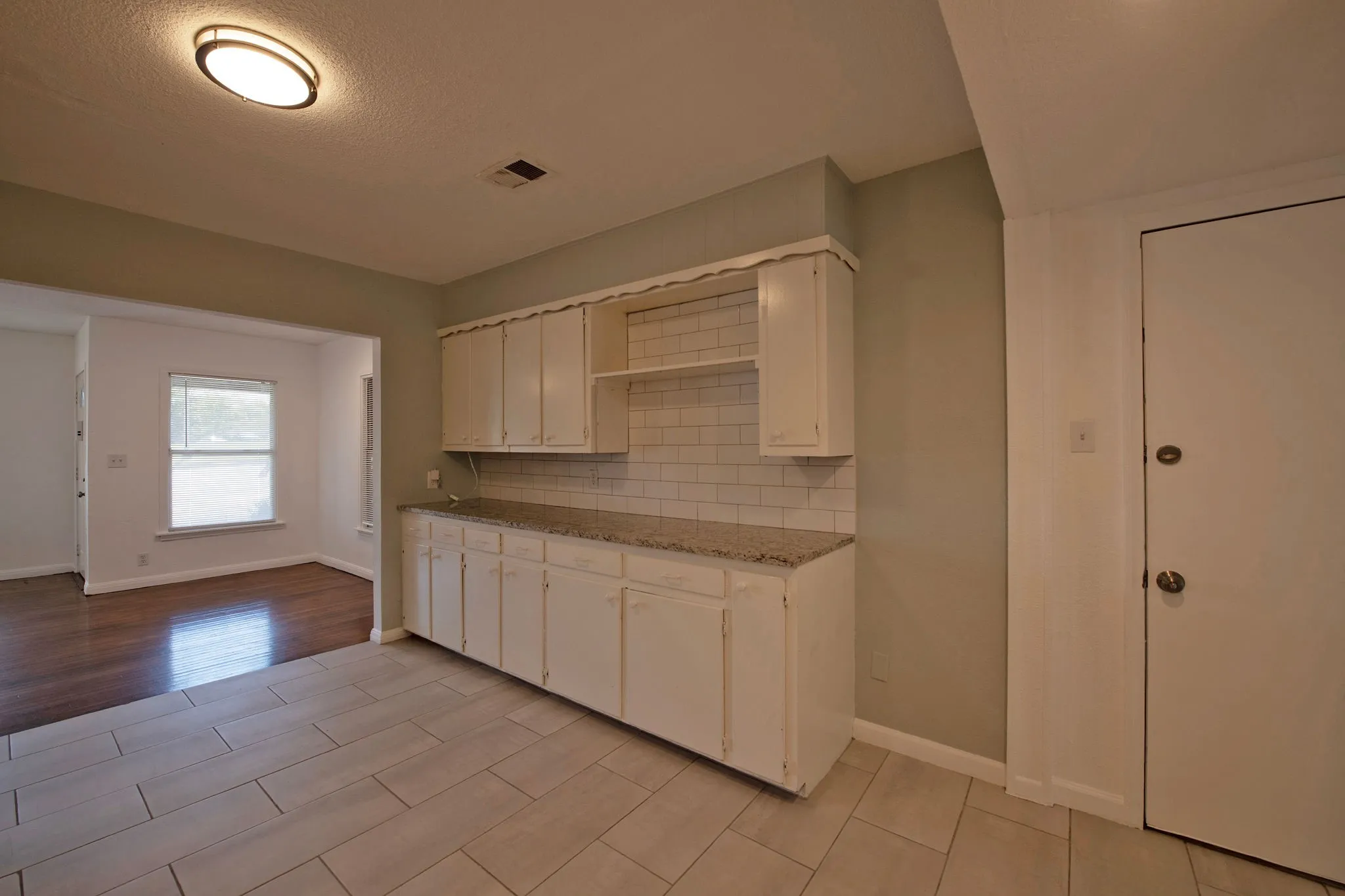 Single Family Residence For Sale in Tarrant County , 4201 Southwest Boulevard, Fort Worth, Texas 76116, 4 Bedroom, 2 Bathroom, Garage spaces, 2,018 Sqft, built in 1974, mls#21339455, Real Estate Agent in Fort Worth, Homes For Sale in Tarrant county, Homes For Sale in Fort Worth, Realtor in Fort Worth Texas, Real Estate Brokerage Independent Realty Texas, Luminita Cordes Realtor