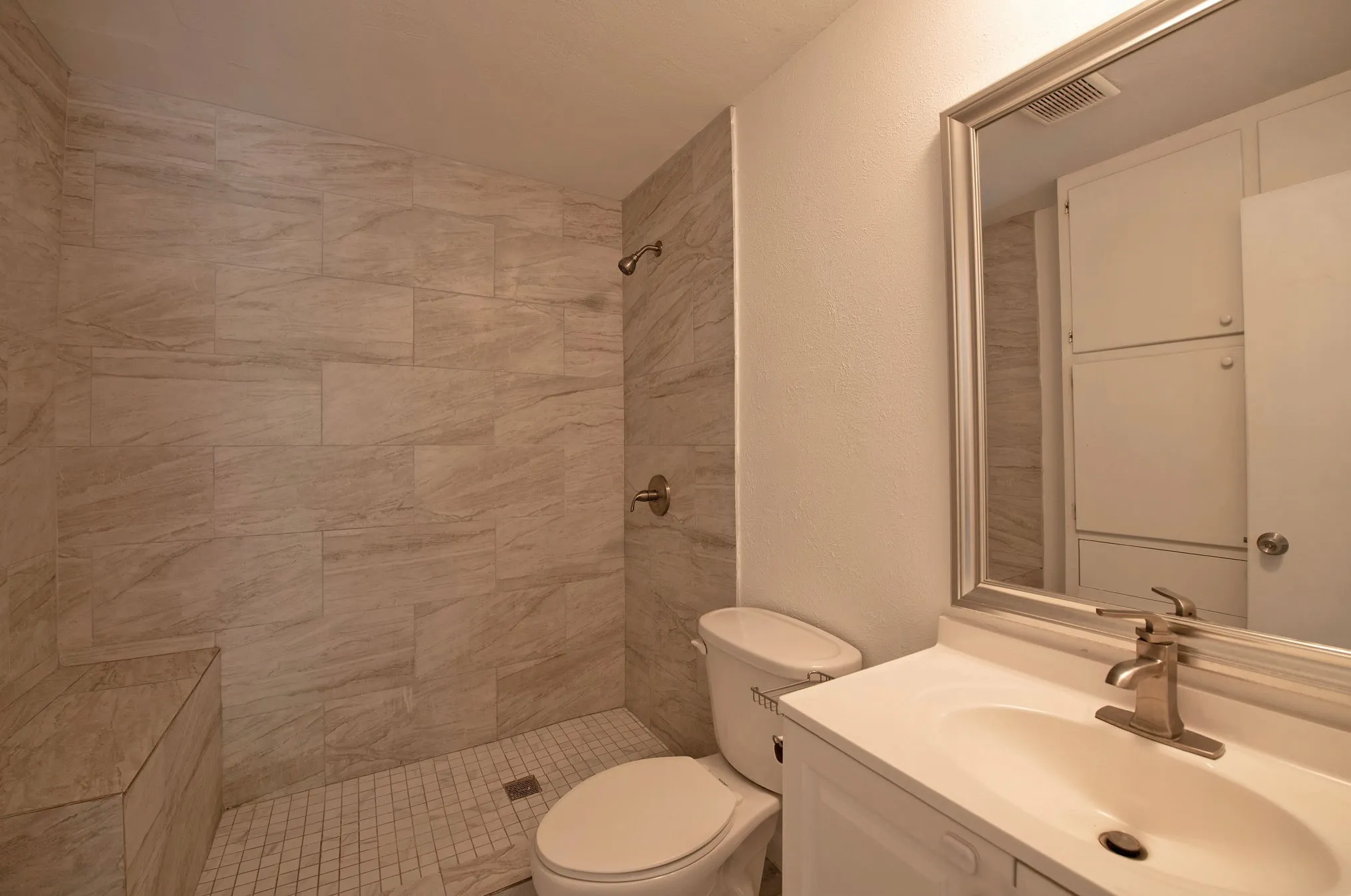 Single Family Residence For Sale in Tarrant County , 4201 Southwest Boulevard, Fort Worth, Texas 76116, 4 Bedroom, 2 Bathroom, Garage spaces, 2,018 Sqft, built in 1974, mls#21339455, Real Estate Agent in Fort Worth, Homes For Sale in Tarrant county, Homes For Sale in Fort Worth, Realtor in Fort Worth Texas, Real Estate Brokerage Independent Realty Texas, Luminita Cordes Realtor