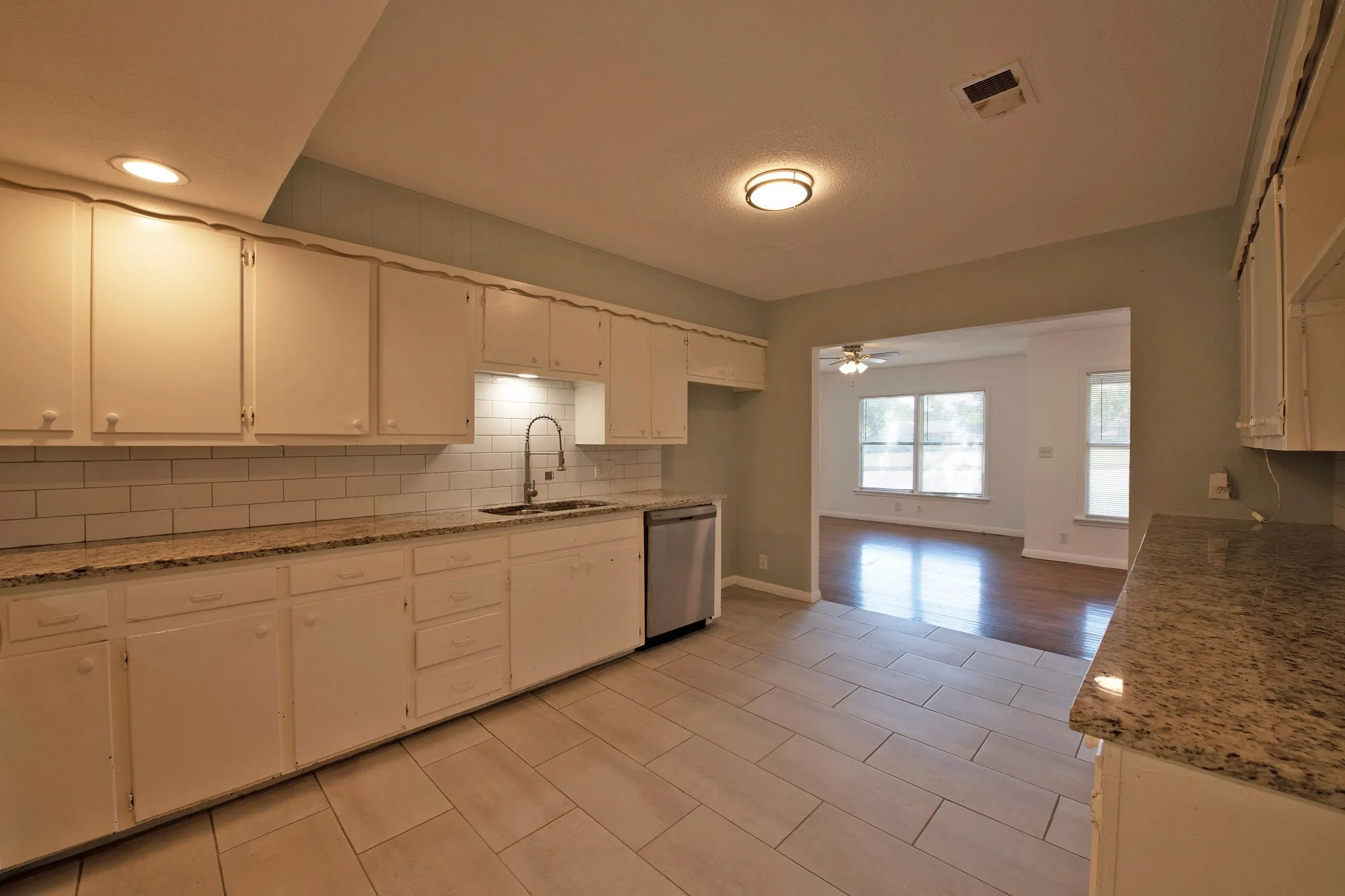 Single Family Residence For Sale in Tarrant County , 4201 Southwest Boulevard, Fort Worth, Texas 76116, 4 Bedroom, 2 Bathroom, Garage spaces, 2,018 Sqft, built in 1974, mls#21339455, Real Estate Agent in Fort Worth, Homes For Sale in Tarrant county, Homes For Sale in Fort Worth, Realtor in Fort Worth Texas, Real Estate Brokerage Independent Realty Texas, Luminita Cordes Realtor