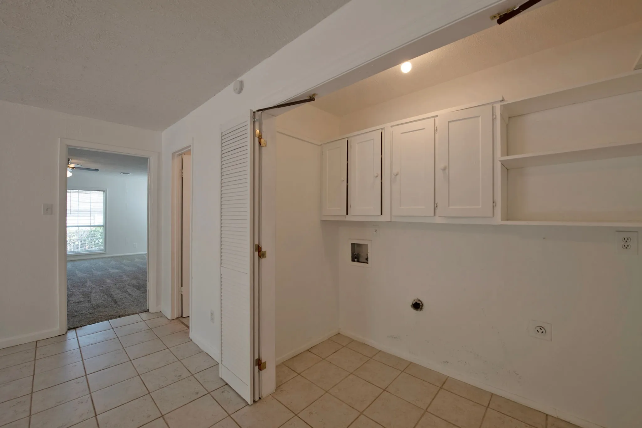Single Family Residence For Sale in Tarrant County , 4201 Southwest Boulevard, Fort Worth, Texas 76116, 4 Bedroom, 2 Bathroom, Garage spaces, 2,018 Sqft, built in 1974, mls#21339455, Real Estate Agent in Fort Worth, Homes For Sale in Tarrant county, Homes For Sale in Fort Worth, Realtor in Fort Worth Texas, Real Estate Brokerage Independent Realty Texas, Luminita Cordes Realtor