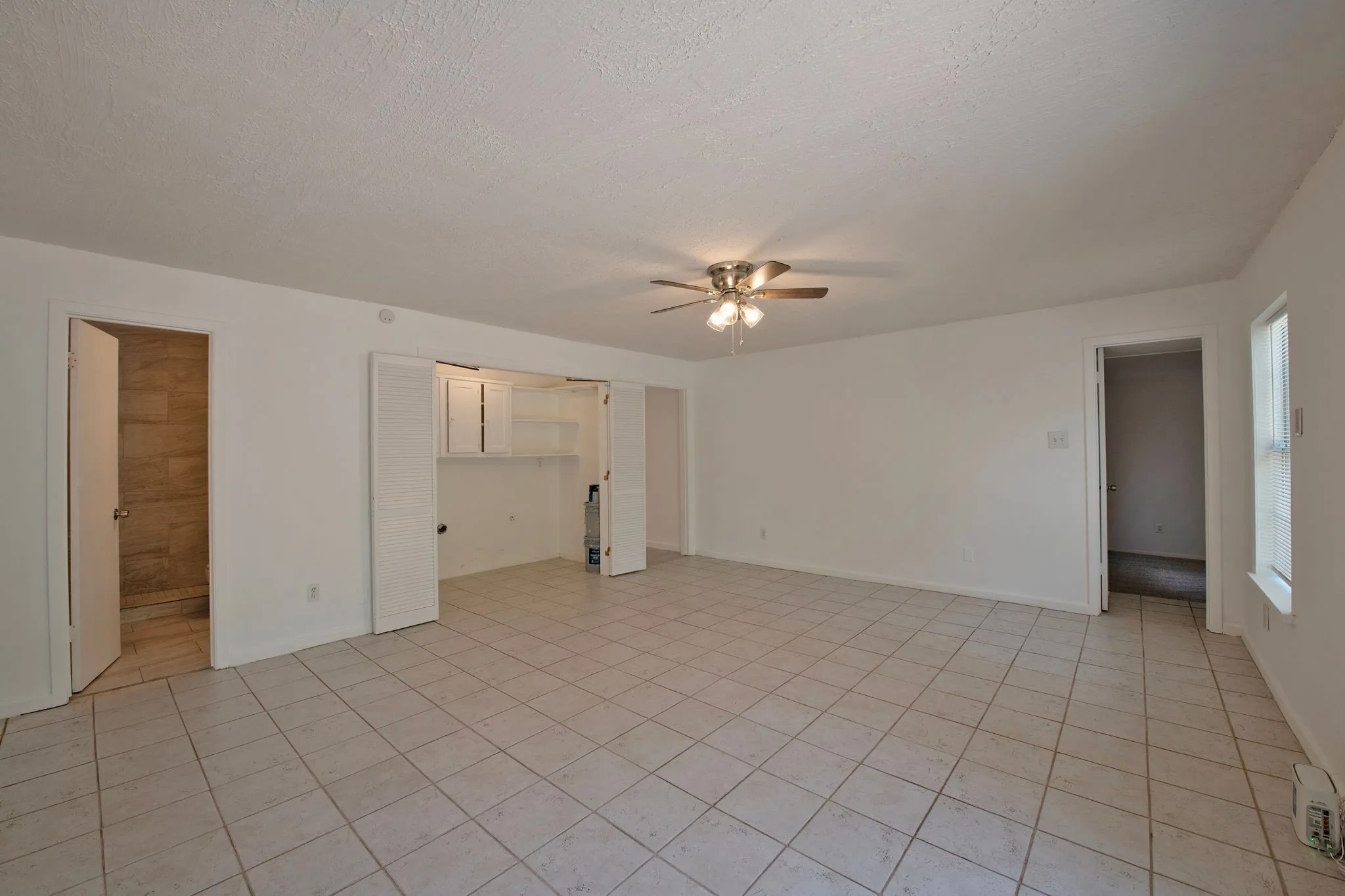 Single Family Residence For Sale in Tarrant County , 4201 Southwest Boulevard, Fort Worth, Texas 76116, 4 Bedroom, 2 Bathroom, Garage spaces, 2,018 Sqft, built in 1974, mls#21339455, Real Estate Agent in Fort Worth, Homes For Sale in Tarrant county, Homes For Sale in Fort Worth, Realtor in Fort Worth Texas, Real Estate Brokerage Independent Realty Texas, Luminita Cordes Realtor