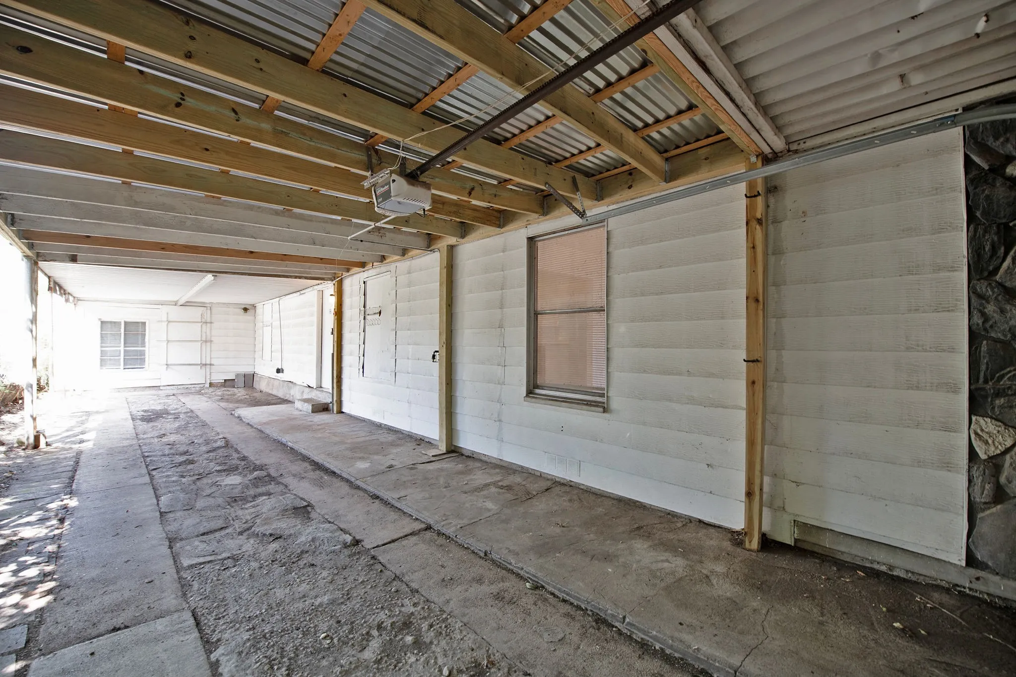 Single Family Residence For Sale in Tarrant County , 4201 Southwest Boulevard, Fort Worth, Texas 76116, 4 Bedroom, 2 Bathroom, Garage spaces, 2,018 Sqft, built in 1974, mls#21339455, Real Estate Agent in Fort Worth, Homes For Sale in Tarrant county, Homes For Sale in Fort Worth, Realtor in Fort Worth Texas, Real Estate Brokerage Independent Realty Texas, Luminita Cordes Realtor