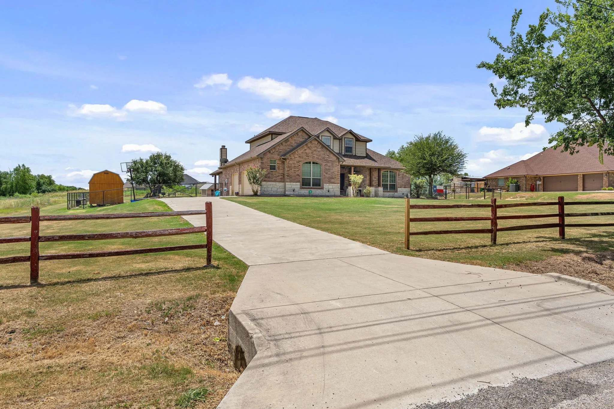 Single Family Residence For Sale in Johnson County , 8909 County Road 915, Godley, Texas 76044, 5 Bedroom, 3 Bathroom, 3 Garage spaces, 3,615 Sqft, built in 2014, Price $629,000, mls#21336131, Real Estate Agent in Godley, Homes For Sale in Johnson county, Homes For Sale in Godley, Realtor in Godley Texas, Real Estate Brokerage Independent Realty Texas, Luminita Cordes Realtor