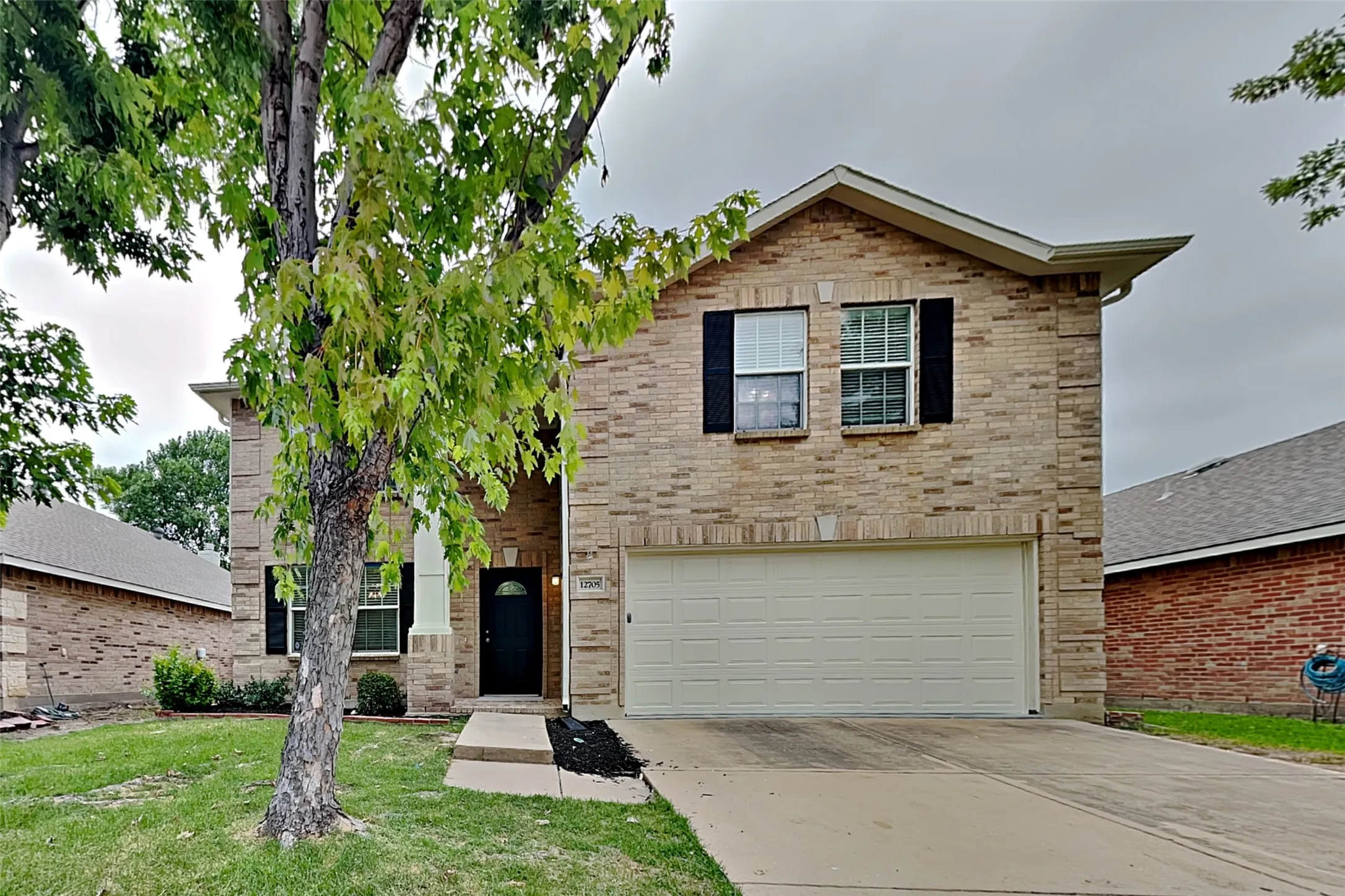 Single Family Residence For Rent in Tarrant County , 12705 Shady Cedar Drive, Fort Worth, Texas 76244, 3 Bedroom, 3 Bathroom, 2 Garage spaces, 2,178 Sqft, built in 2007, mls#21345520, Real Estate Agent in Fort Worth, Homes For Rent in Tarrant county, Homes For Rent in Fort Worth, Realtor in Fort Worth Texas, Real Estate Brokerage Independent Realty Texas, Luminita Cordes Realtor