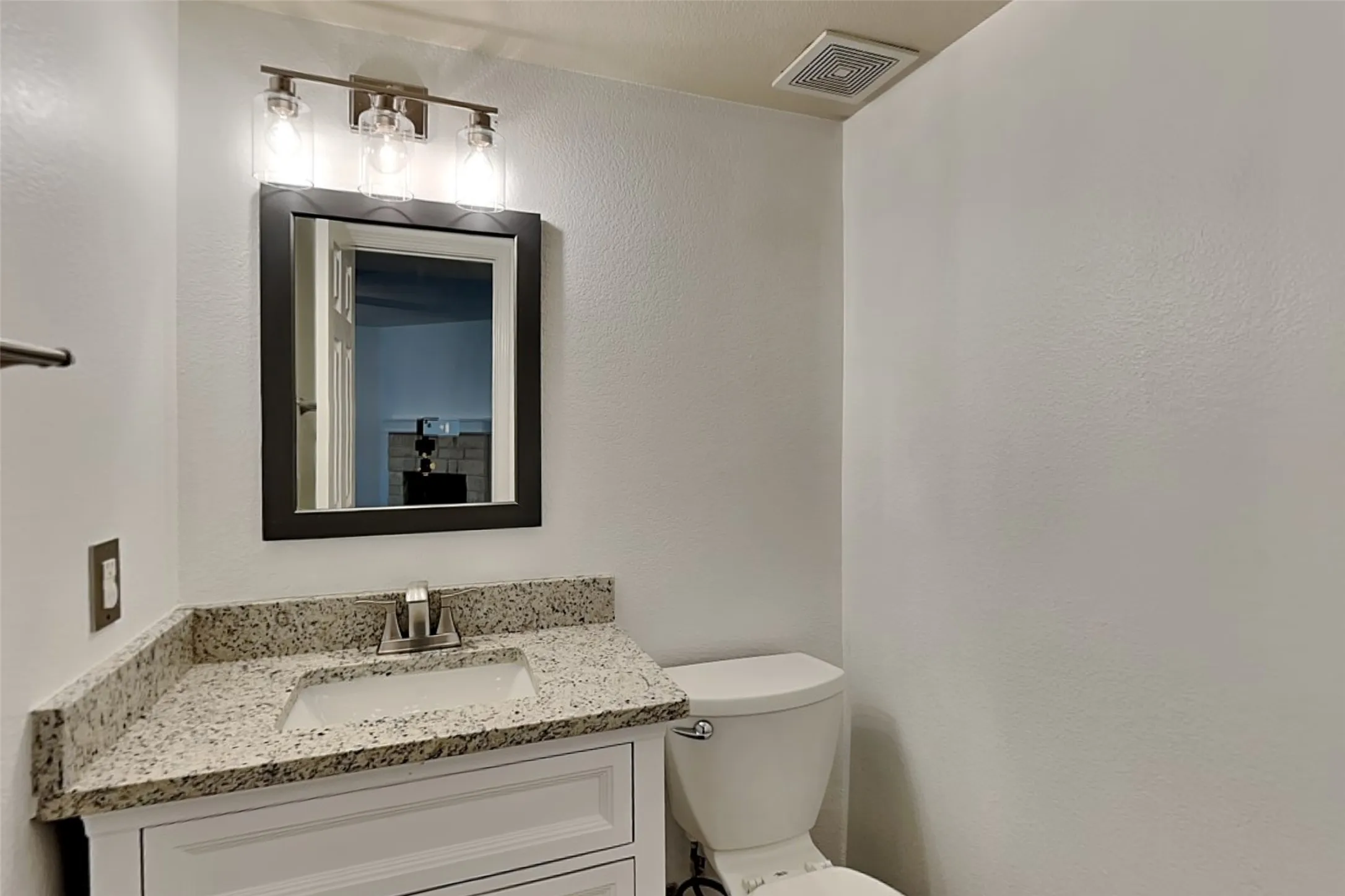 Single Family Residence For Rent in Tarrant County , 12705 Shady Cedar Drive, Fort Worth, Texas 76244, 3 Bedroom, 3 Bathroom, 2 Garage spaces, 2,178 Sqft, built in 2007, mls#21345520, Real Estate Agent in Fort Worth, Homes For Rent in Tarrant county, Homes For Rent in Fort Worth, Realtor in Fort Worth Texas, Real Estate Brokerage Independent Realty Texas, Luminita Cordes Realtor