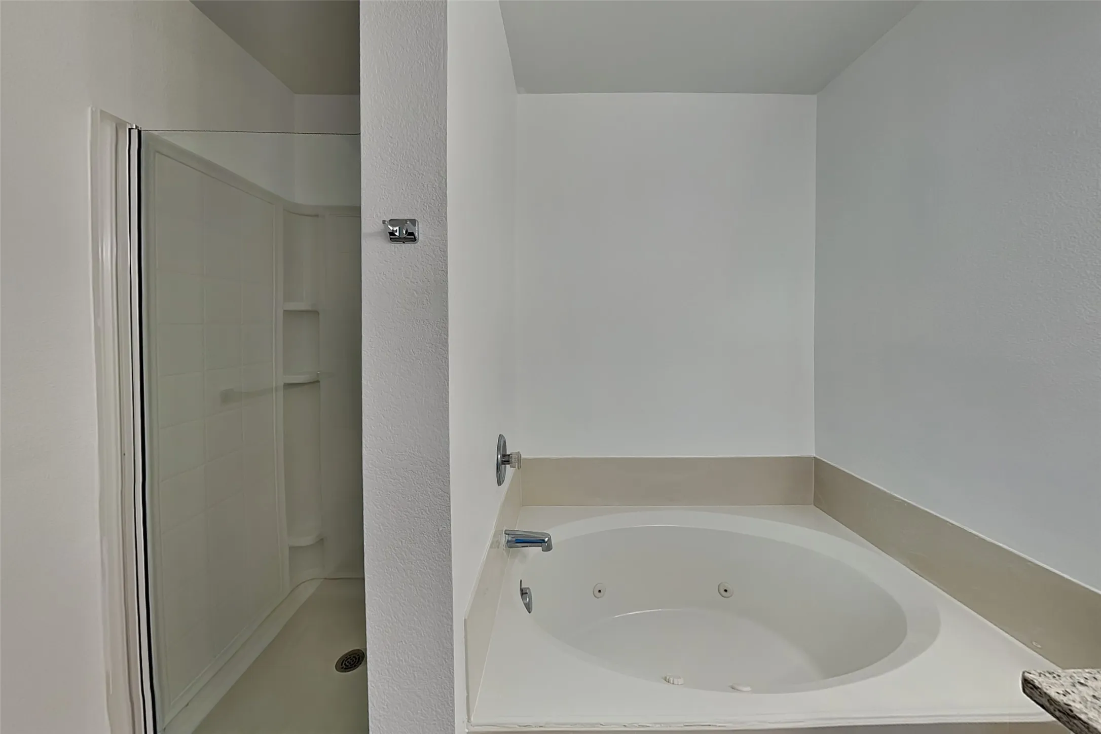 Single Family Residence For Rent in Tarrant County , 12705 Shady Cedar Drive, Fort Worth, Texas 76244, 3 Bedroom, 3 Bathroom, 2 Garage spaces, 2,178 Sqft, built in 2007, mls#21345520, Real Estate Agent in Fort Worth, Homes For Rent in Tarrant county, Homes For Rent in Fort Worth, Realtor in Fort Worth Texas, Real Estate Brokerage Independent Realty Texas, Luminita Cordes Realtor