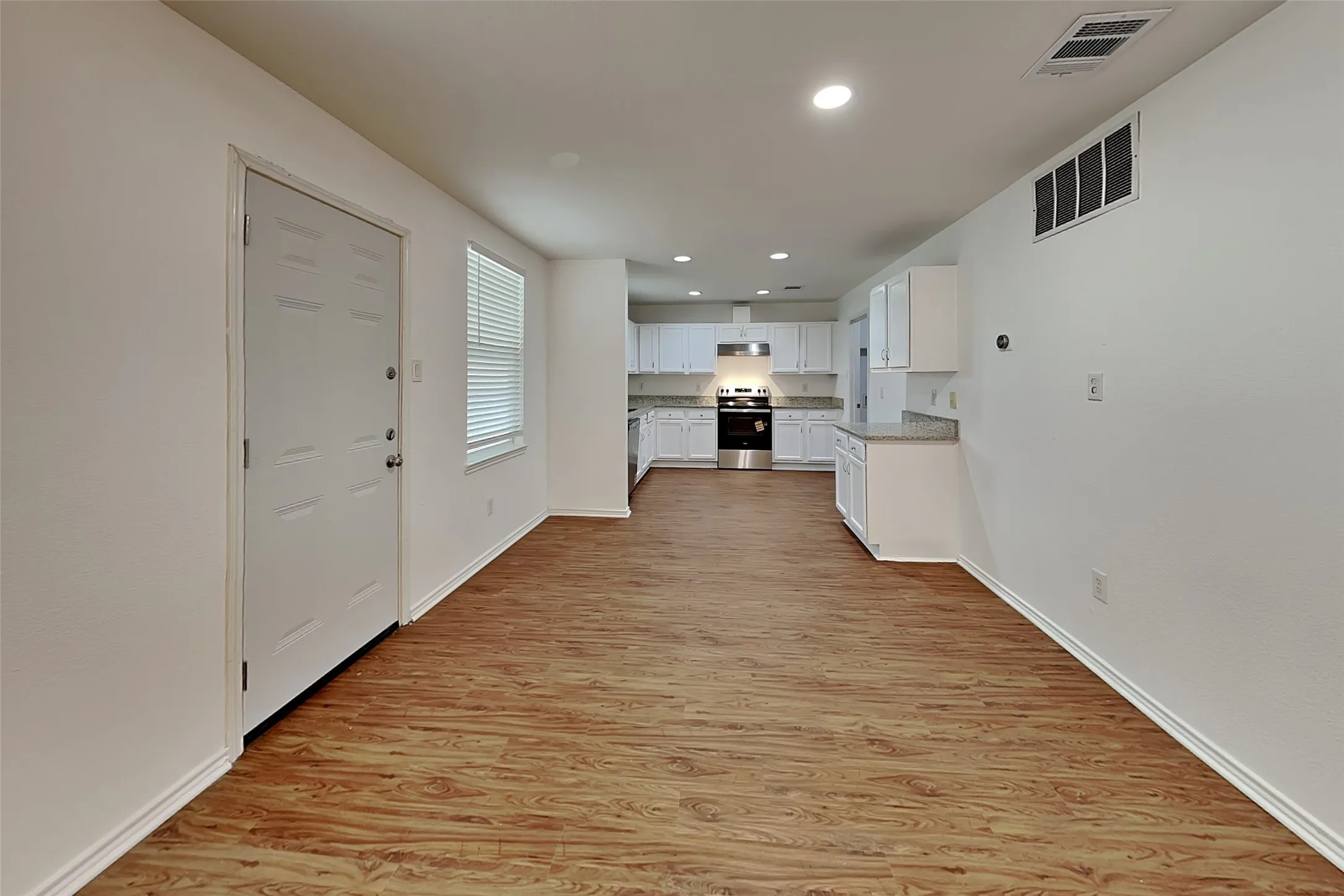 Single Family Residence For Rent in Tarrant County , 12705 Shady Cedar Drive, Fort Worth, Texas 76244, 3 Bedroom, 3 Bathroom, 2 Garage spaces, 2,178 Sqft, built in 2007, mls#21345520, Real Estate Agent in Fort Worth, Homes For Rent in Tarrant county, Homes For Rent in Fort Worth, Realtor in Fort Worth Texas, Real Estate Brokerage Independent Realty Texas, Luminita Cordes Realtor