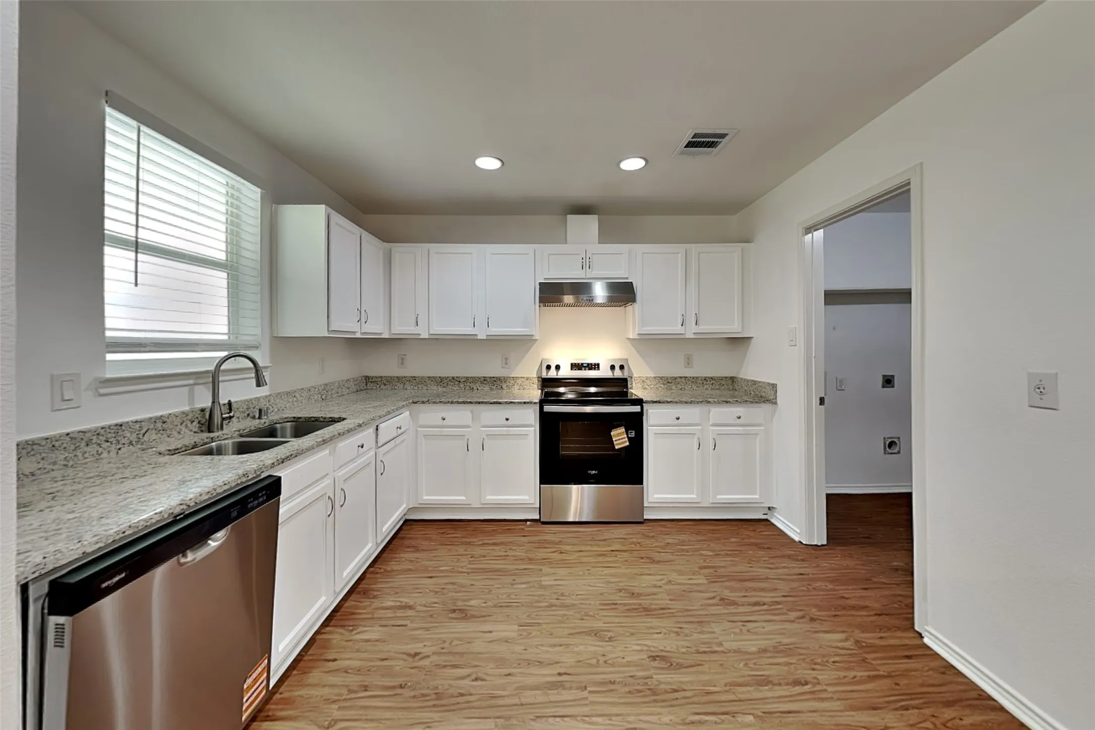 Single Family Residence For Rent in Tarrant County , 12705 Shady Cedar Drive, Fort Worth, Texas 76244, 3 Bedroom, 3 Bathroom, 2 Garage spaces, 2,178 Sqft, built in 2007, mls#21345520, Real Estate Agent in Fort Worth, Homes For Rent in Tarrant county, Homes For Rent in Fort Worth, Realtor in Fort Worth Texas, Real Estate Brokerage Independent Realty Texas, Luminita Cordes Realtor