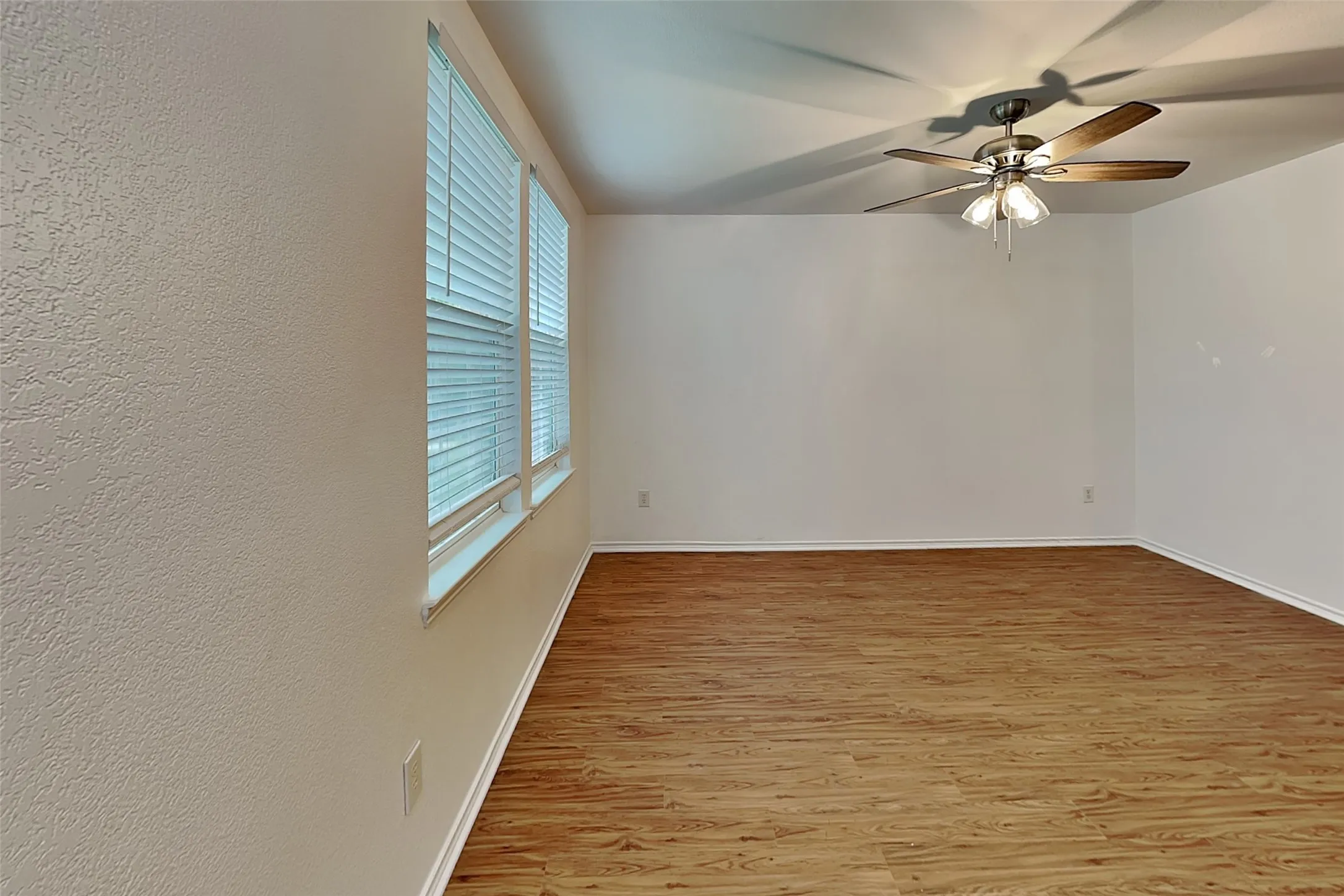 Single Family Residence For Rent in Tarrant County , 12705 Shady Cedar Drive, Fort Worth, Texas 76244, 3 Bedroom, 3 Bathroom, 2 Garage spaces, 2,178 Sqft, built in 2007, mls#21345520, Real Estate Agent in Fort Worth, Homes For Rent in Tarrant county, Homes For Rent in Fort Worth, Realtor in Fort Worth Texas, Real Estate Brokerage Independent Realty Texas, Luminita Cordes Realtor