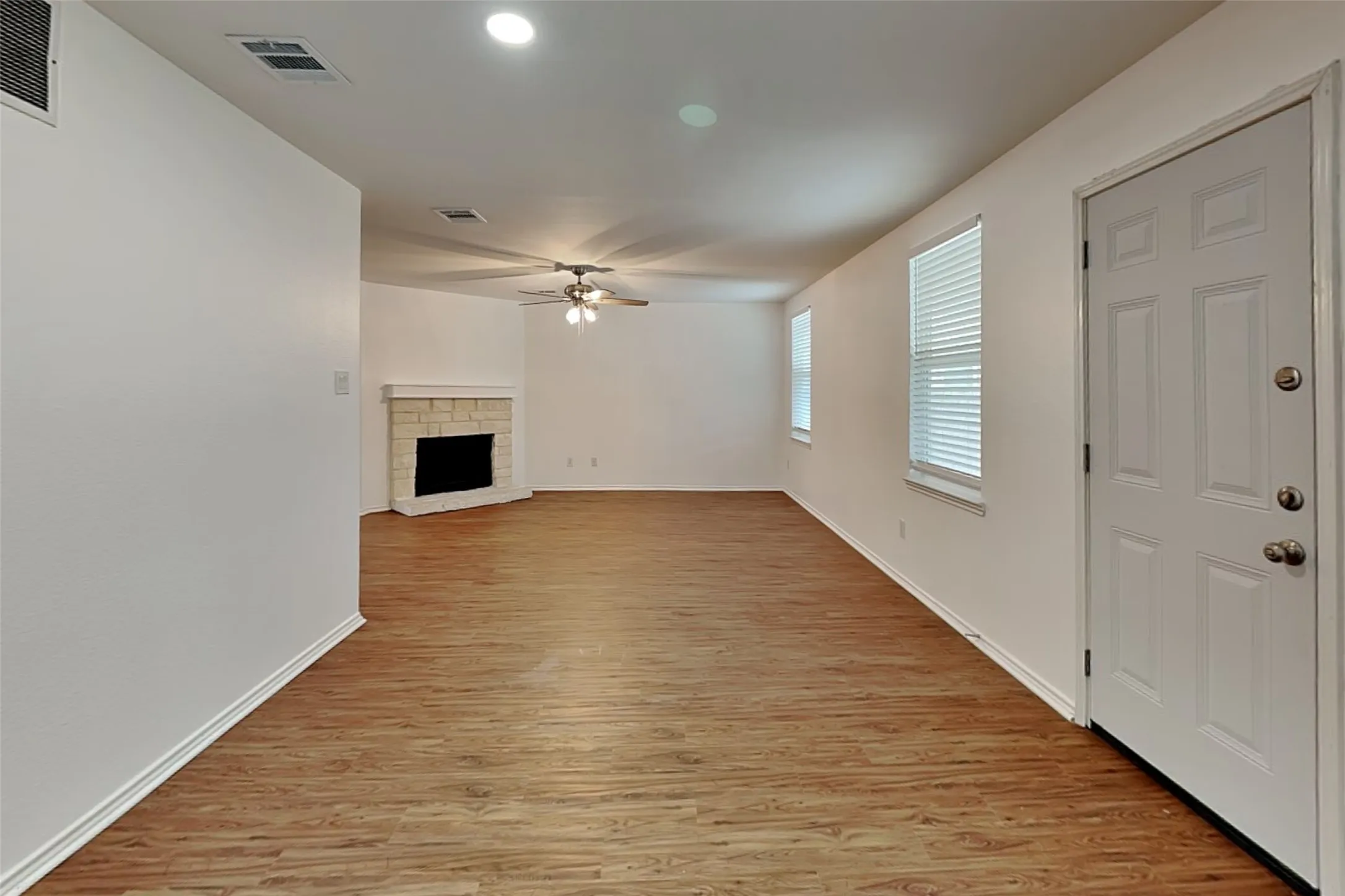 Single Family Residence For Rent in Tarrant County , 12705 Shady Cedar Drive, Fort Worth, Texas 76244, 3 Bedroom, 3 Bathroom, 2 Garage spaces, 2,178 Sqft, built in 2007, mls#21345520, Real Estate Agent in Fort Worth, Homes For Rent in Tarrant county, Homes For Rent in Fort Worth, Realtor in Fort Worth Texas, Real Estate Brokerage Independent Realty Texas, Luminita Cordes Realtor