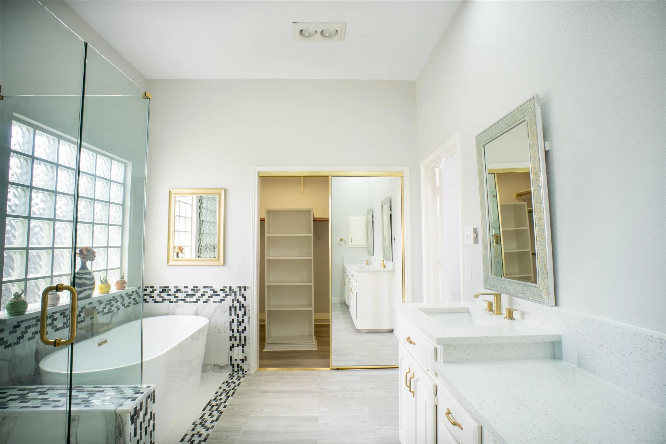 Single Family Residence For Sale in Denton County , 1806 Frosted Hill Drive, Carrollton, Texas 75010, 3 Bedroom, 2 Bathroom, 2 Garage spaces, 1,939 Sqft, built in 1991, mls#21345515, Real Estate Agent in Carrollton, Homes For Sale in Denton county, Homes For Sale in Carrollton, Realtor in Carrollton Texas, Real Estate Brokerage Independent Realty Texas, Luminita Cordes Realtor