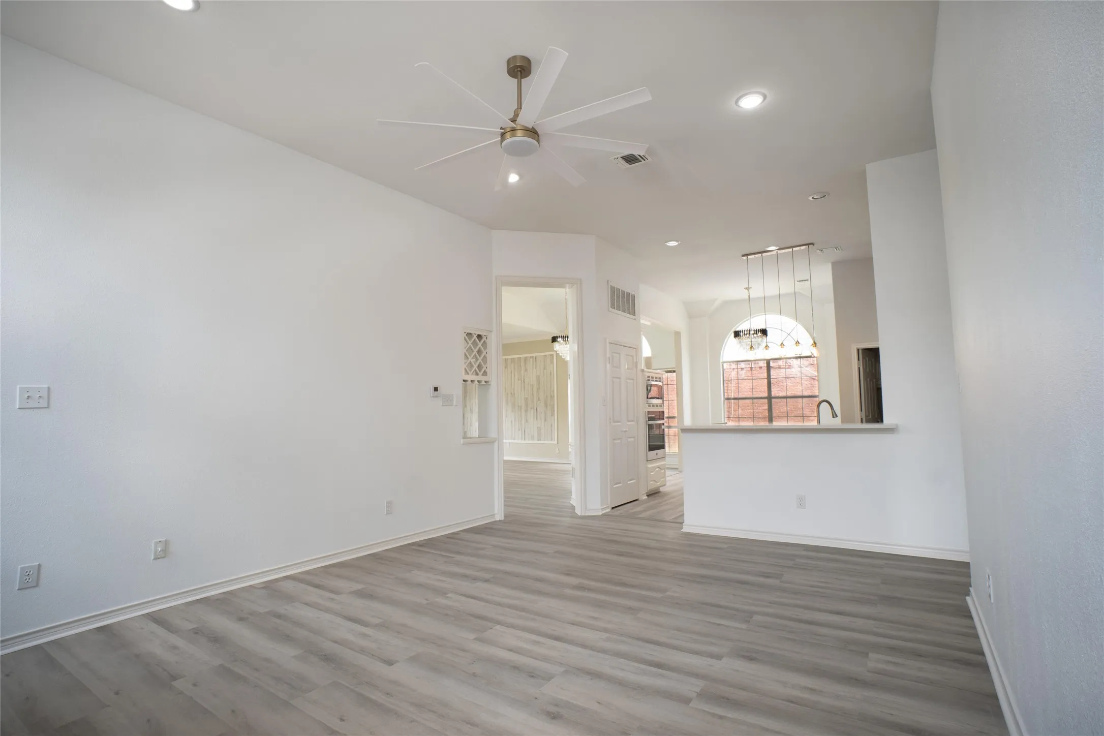 Single Family Residence For Sale in Denton County , 1806 Frosted Hill Drive, Carrollton, Texas 75010, 3 Bedroom, 2 Bathroom, 2 Garage spaces, 1,939 Sqft, built in 1991, mls#21345515, Real Estate Agent in Carrollton, Homes For Sale in Denton county, Homes For Sale in Carrollton, Realtor in Carrollton Texas, Real Estate Brokerage Independent Realty Texas, Luminita Cordes Realtor