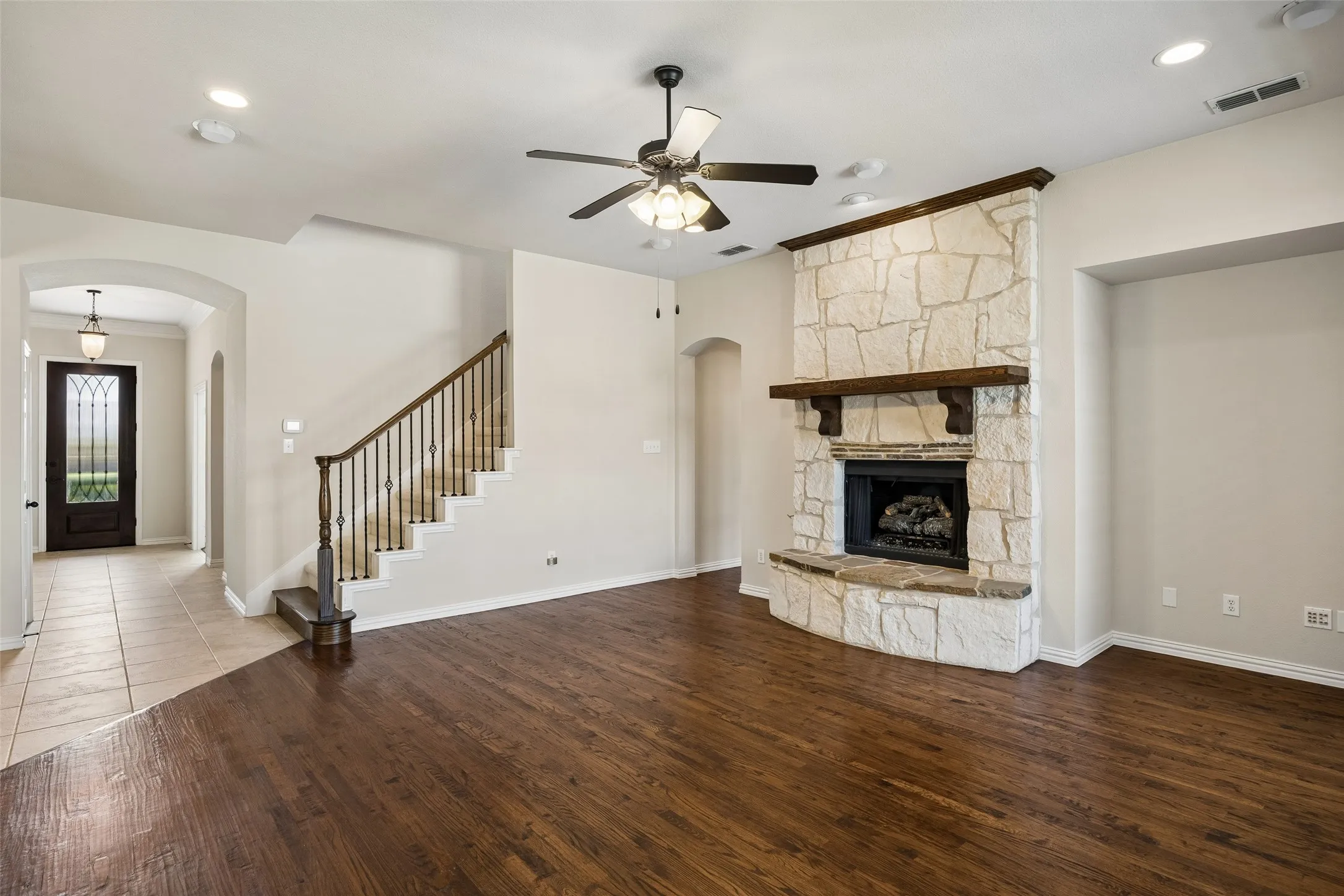Single Family Residence For Sale in Collin County , 7701 Glenmere Trail, Sachse, Texas 75048, 4 Bedroom, 3 Bathroom, 3 Garage spaces, 3,274 Sqft, built in 2011, mls#21343971, Real Estate Agent in Sachse, Homes For Sale in Collin county, Homes For Sale in Sachse, Realtor in Sachse Texas, Real Estate Brokerage Independent Realty Texas, Luminita Cordes Realtor