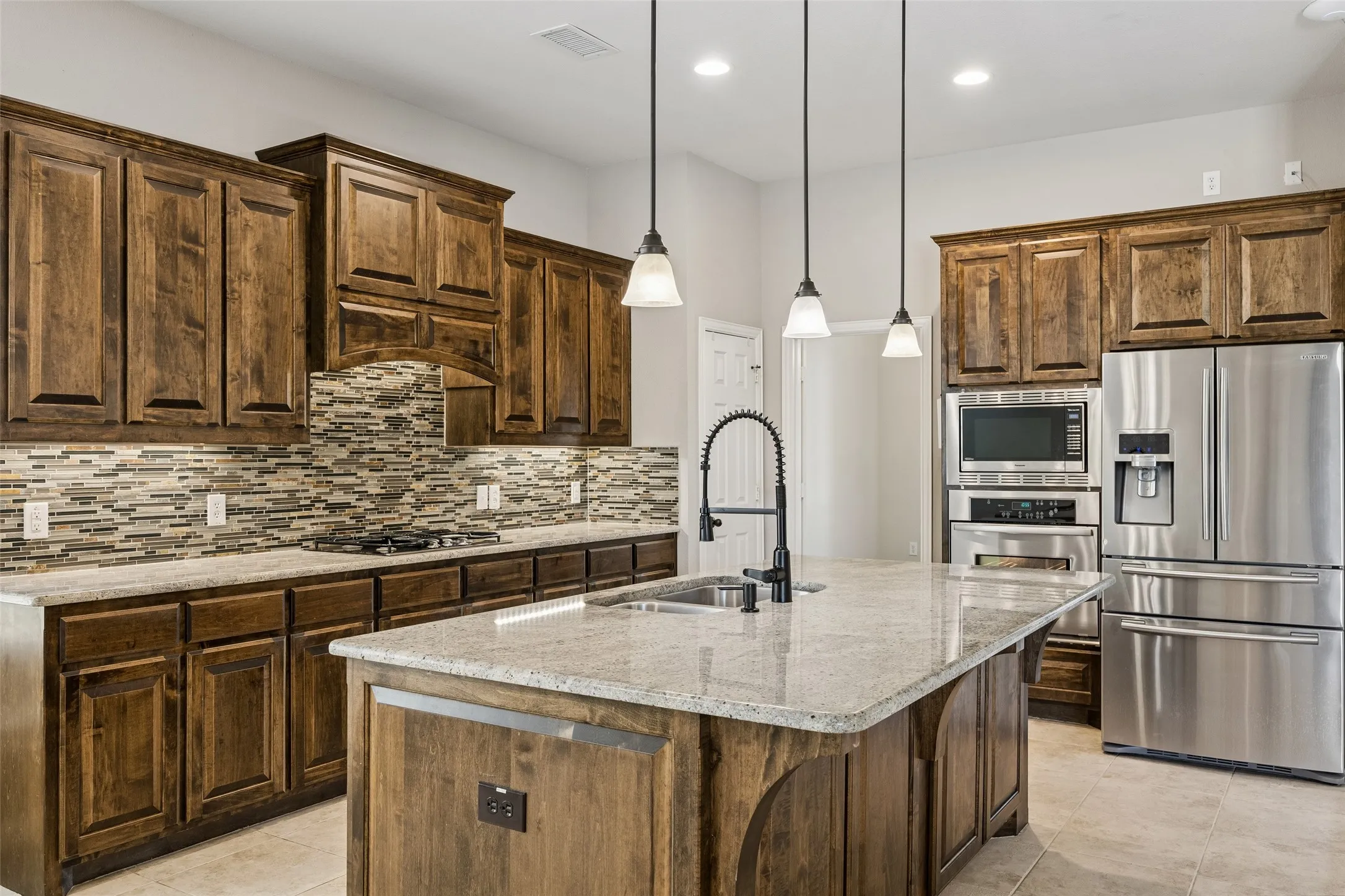 Great sizes kitchen with island and tons of storage