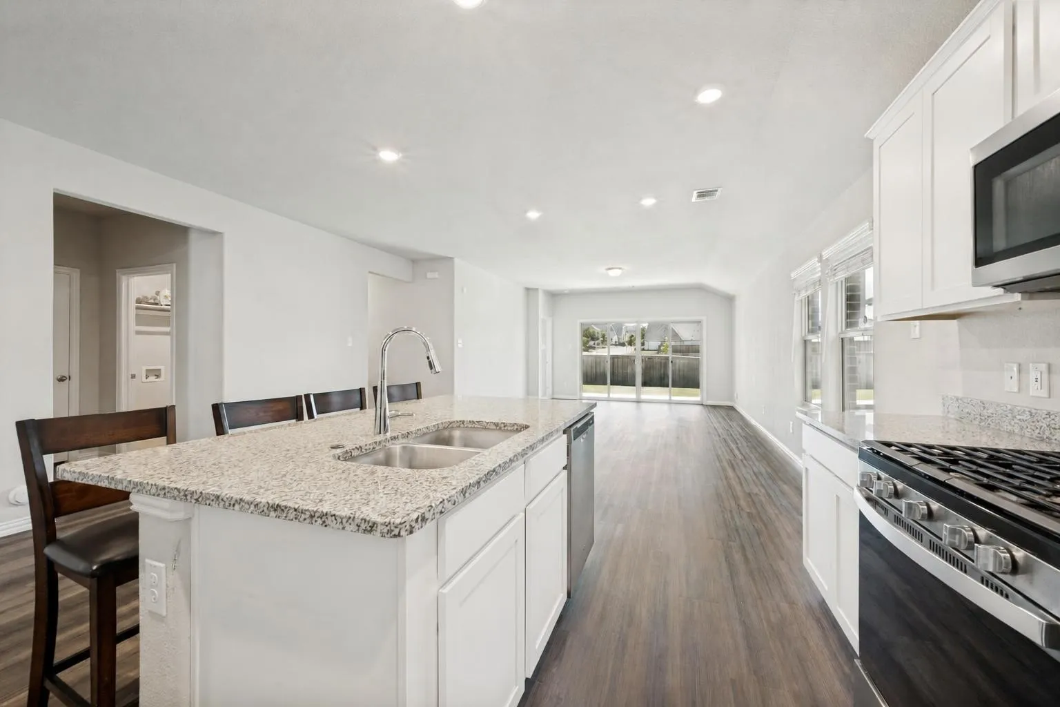 Single Family Residence For Sale in Tarrant County , 5529 Baker Creek Road, Fort Worth, Texas 76126, 3 Bedroom, 2 Bathroom, 2 Garage spaces, 1,939 Sqft, built in 2020, mls#21342793, Real Estate Agent in Fort Worth, Homes For Sale in Tarrant county, Homes For Sale in Fort Worth, Realtor in Fort Worth Texas, Real Estate Brokerage Independent Realty Texas, Luminita Cordes Realtor