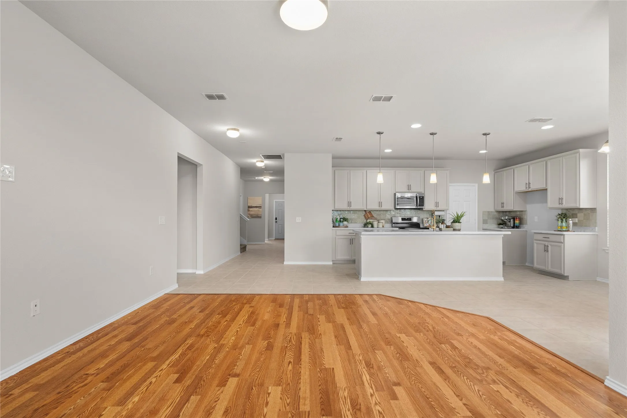Single Family Residence For Sale in Denton County , 1918 Trace Drive, Aubrey, Texas 76227, 5 Bedroom, 3 Bathroom, 2 Garage spaces, 2,902 Sqft, built in 2018, mls#21345103, Real Estate Agent in Aubrey, Homes For Sale in Denton county, Homes For Sale in Aubrey, Realtor in Aubrey Texas, Real Estate Brokerage Independent Realty Texas, Luminita Cordes Realtor