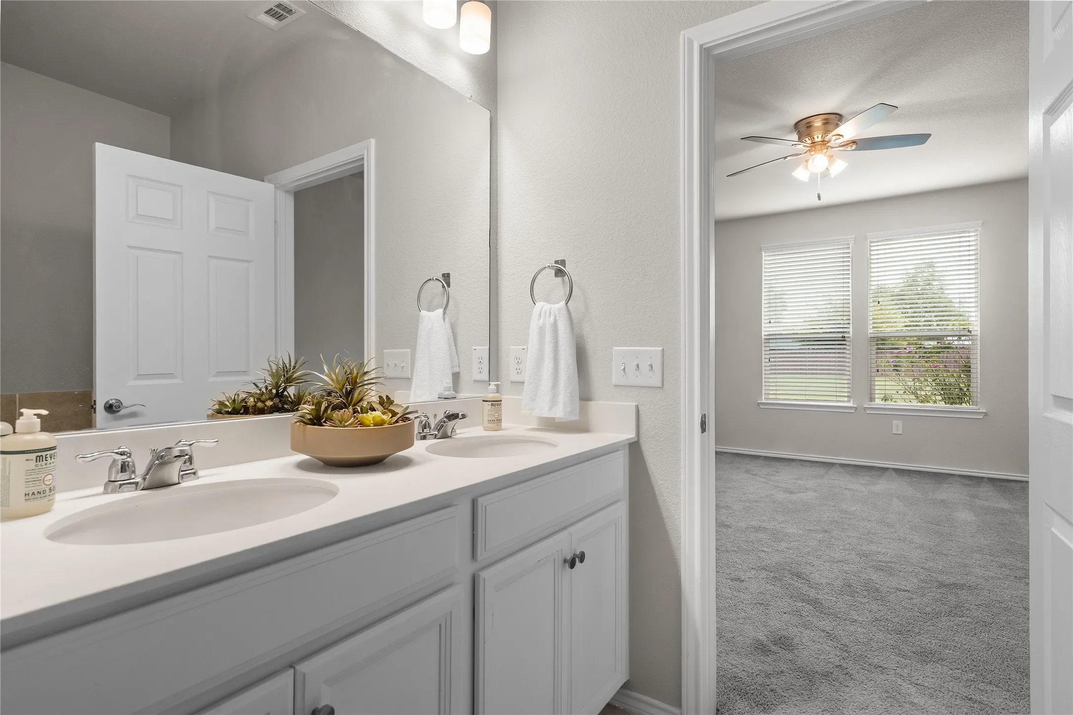 Single Family Residence For Sale in Denton County , 1918 Trace Drive, Aubrey, Texas 76227, 5 Bedroom, 3 Bathroom, 2 Garage spaces, 2,902 Sqft, built in 2018, mls#21345103, Real Estate Agent in Aubrey, Homes For Sale in Denton county, Homes For Sale in Aubrey, Realtor in Aubrey Texas, Real Estate Brokerage Independent Realty Texas, Luminita Cordes Realtor