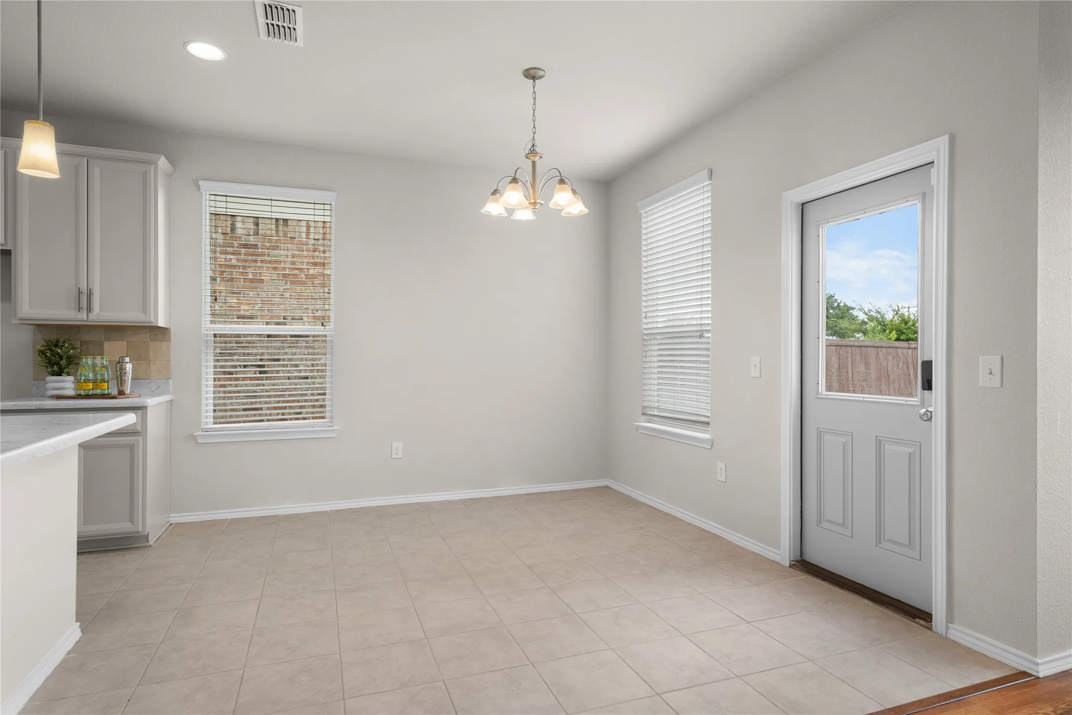 Single Family Residence For Sale in Denton County , 1918 Trace Drive, Aubrey, Texas 76227, 5 Bedroom, 3 Bathroom, 2 Garage spaces, 2,902 Sqft, built in 2018, mls#21345103, Real Estate Agent in Aubrey, Homes For Sale in Denton county, Homes For Sale in Aubrey, Realtor in Aubrey Texas, Real Estate Brokerage Independent Realty Texas, Luminita Cordes Realtor