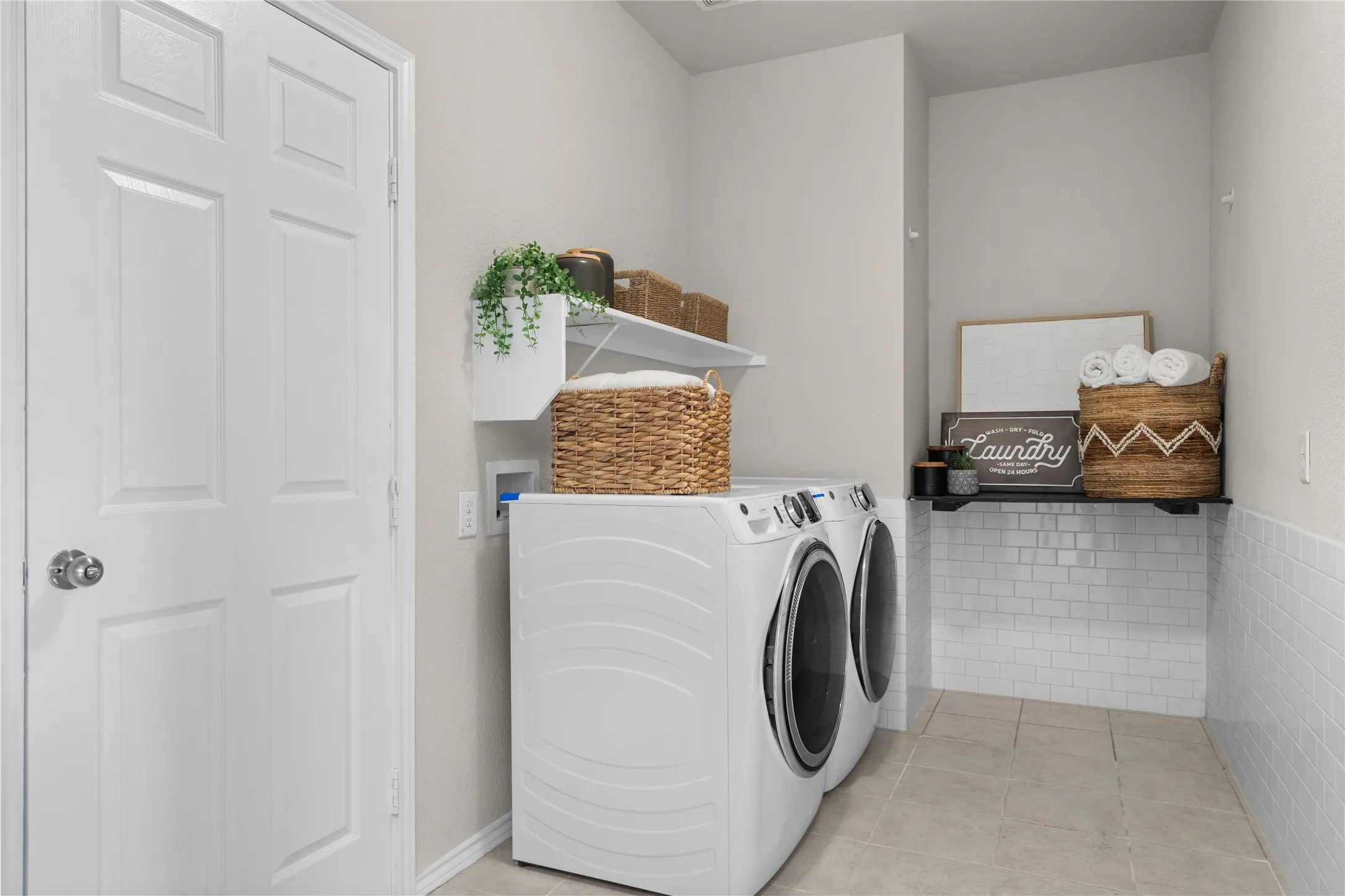 Single Family Residence For Sale in Denton County , 1918 Trace Drive, Aubrey, Texas 76227, 5 Bedroom, 3 Bathroom, 2 Garage spaces, 2,902 Sqft, built in 2018, mls#21345103, Real Estate Agent in Aubrey, Homes For Sale in Denton county, Homes For Sale in Aubrey, Realtor in Aubrey Texas, Real Estate Brokerage Independent Realty Texas, Luminita Cordes Realtor