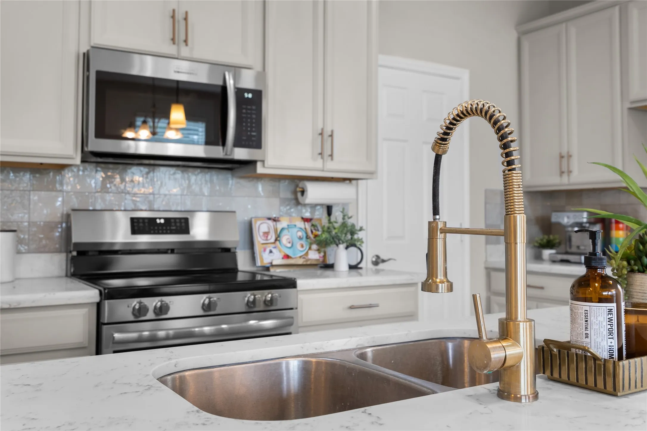 Single Family Residence For Sale in Denton County , 1918 Trace Drive, Aubrey, Texas 76227, 5 Bedroom, 3 Bathroom, 2 Garage spaces, 2,902 Sqft, built in 2018, mls#21345103, Real Estate Agent in Aubrey, Homes For Sale in Denton county, Homes For Sale in Aubrey, Realtor in Aubrey Texas, Real Estate Brokerage Independent Realty Texas, Luminita Cordes Realtor