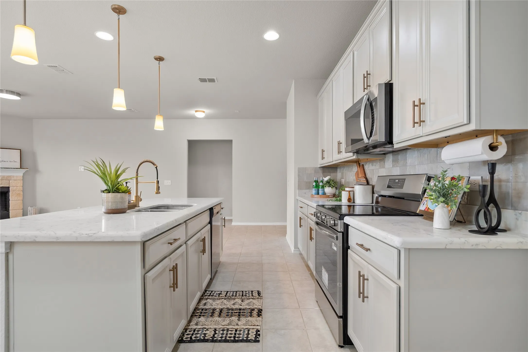 Single Family Residence For Sale in Denton County , 1918 Trace Drive, Aubrey, Texas 76227, 5 Bedroom, 3 Bathroom, 2 Garage spaces, 2,902 Sqft, built in 2018, mls#21345103, Real Estate Agent in Aubrey, Homes For Sale in Denton county, Homes For Sale in Aubrey, Realtor in Aubrey Texas, Real Estate Brokerage Independent Realty Texas, Luminita Cordes Realtor