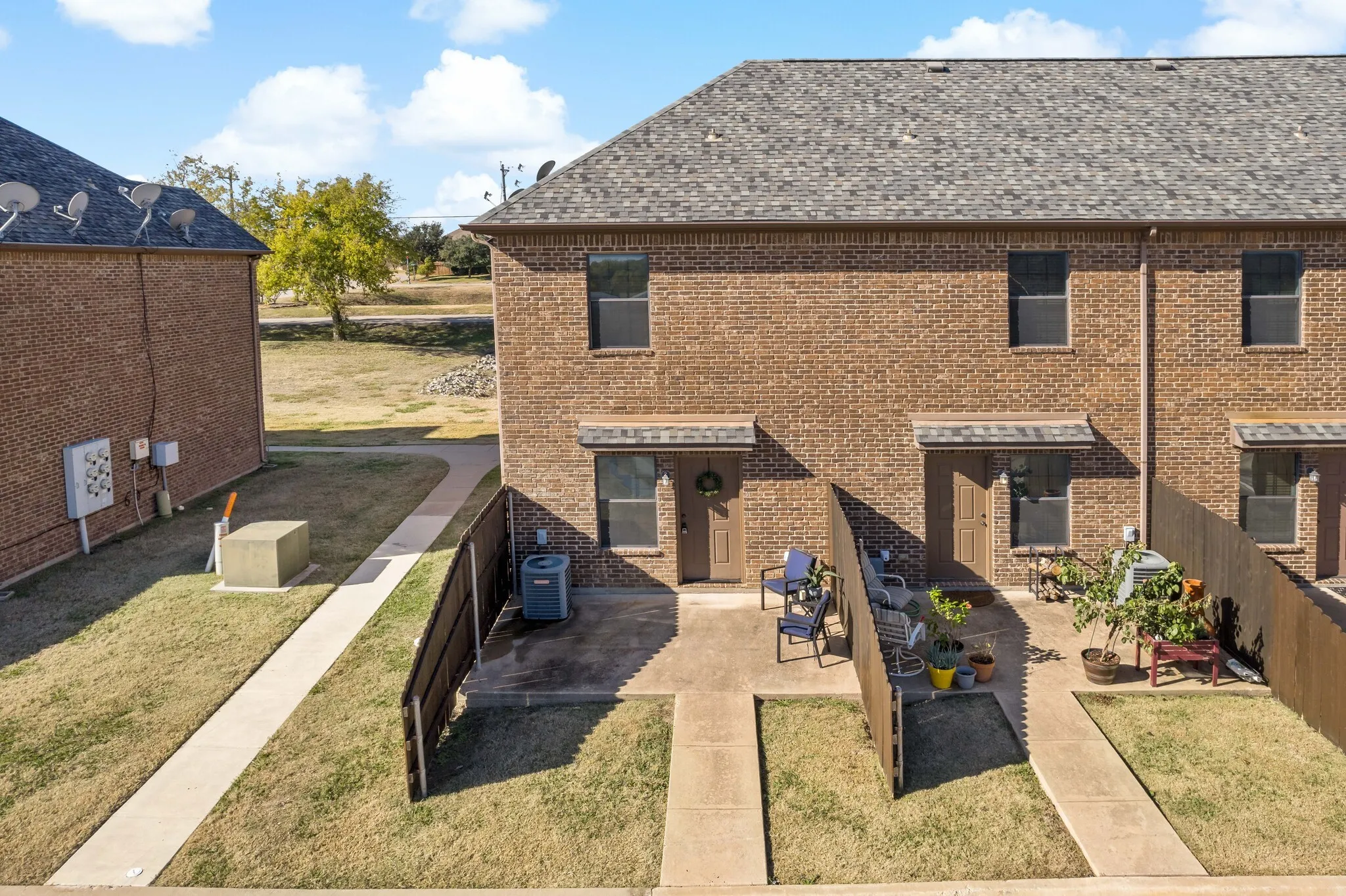 Townhouse For Rent in Denton County , 11118 Marion Road 105, Sanger, Texas 76266, 2 Bedrooms, 2 Bathrooms, Garage spaces, 982 Sqft, built in 2007, Price $1,200, mls#21345544, Real Estate Agent in Sanger, Homes For Rent in Denton county, Homes For Rent in Sanger, Realtor in Sanger Texas, Real Estate Brokerage Independent Realty Texas, Luminita Cordes Realtor