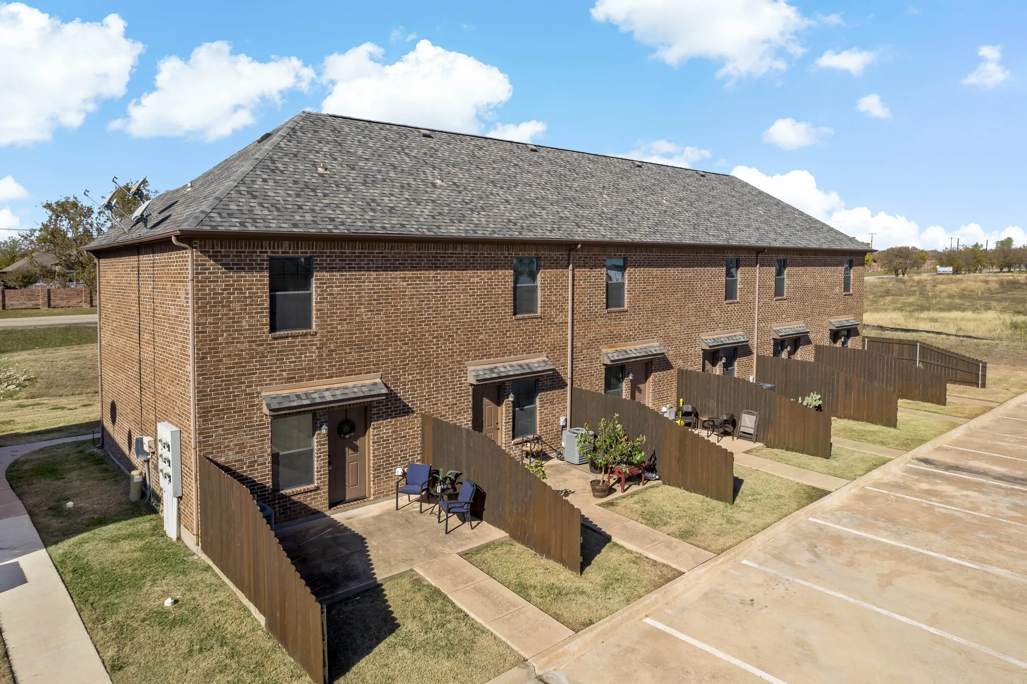 Townhouse For Rent in Denton County , 11118 Marion Road 105, Sanger, Texas 76266, 2 Bedrooms, 2 Bathrooms, Garage spaces, 982 Sqft, built in 2007, Price $1,200, mls#21345544, Real Estate Agent in Sanger, Homes For Rent in Denton county, Homes For Rent in Sanger, Realtor in Sanger Texas, Real Estate Brokerage Independent Realty Texas, Luminita Cordes Realtor