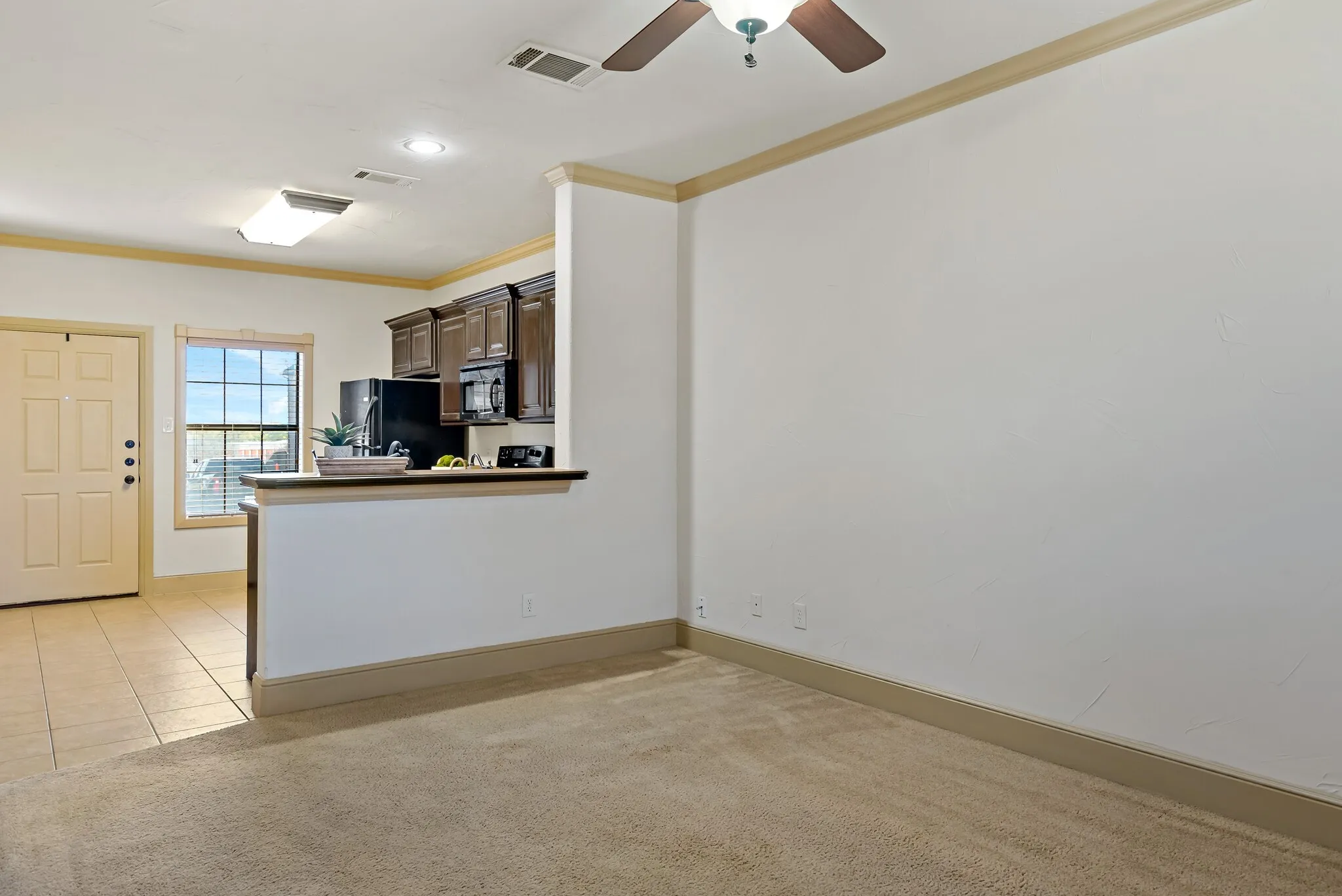 Townhouse For Rent in Denton County , 11118 Marion Road 105, Sanger, Texas 76266, 2 Bedrooms, 2 Bathrooms, Garage spaces, 982 Sqft, built in 2007, Price $1,200, mls#21345544, Real Estate Agent in Sanger, Homes For Rent in Denton county, Homes For Rent in Sanger, Realtor in Sanger Texas, Real Estate Brokerage Independent Realty Texas, Luminita Cordes Realtor