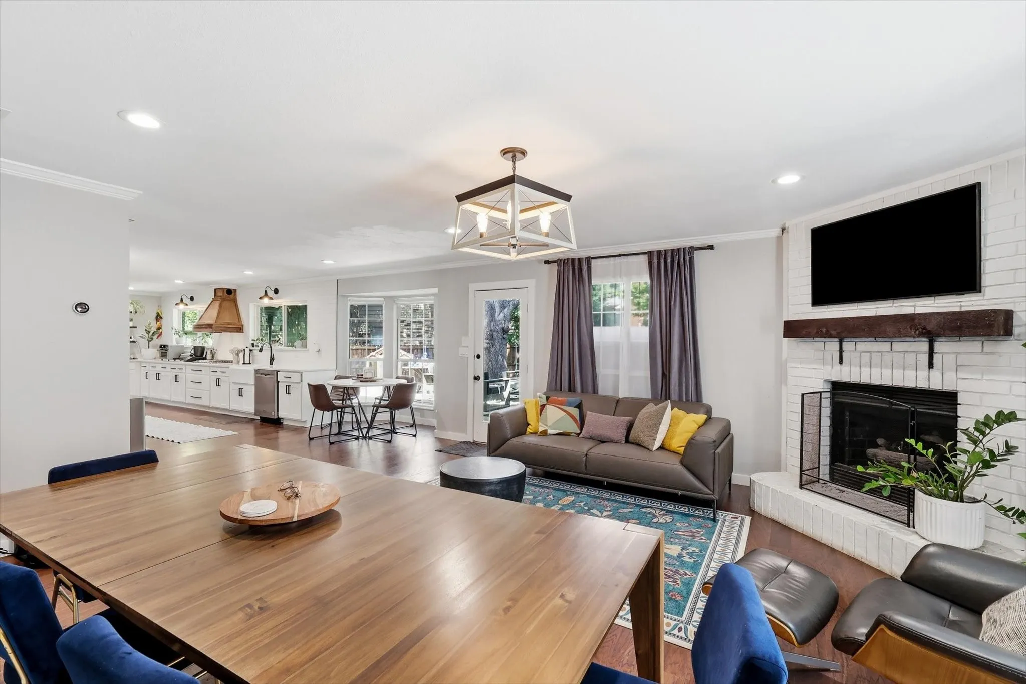 Single Family Residence For Rent in Denton County , 1641 Fuqua Drive, Flower Mound, Texas 75028, 4 Bedroom, 3 Bathroom, 2 Garage spaces, 2,546 Sqft, built in 1989, mls#21345548, Real Estate Agent in Flower Mound, Homes For Rent in Denton county, Homes For Rent in Flower Mound, Realtor in Flower Mound Texas, Real Estate Brokerage Independent Realty Texas, Luminita Cordes Realtor