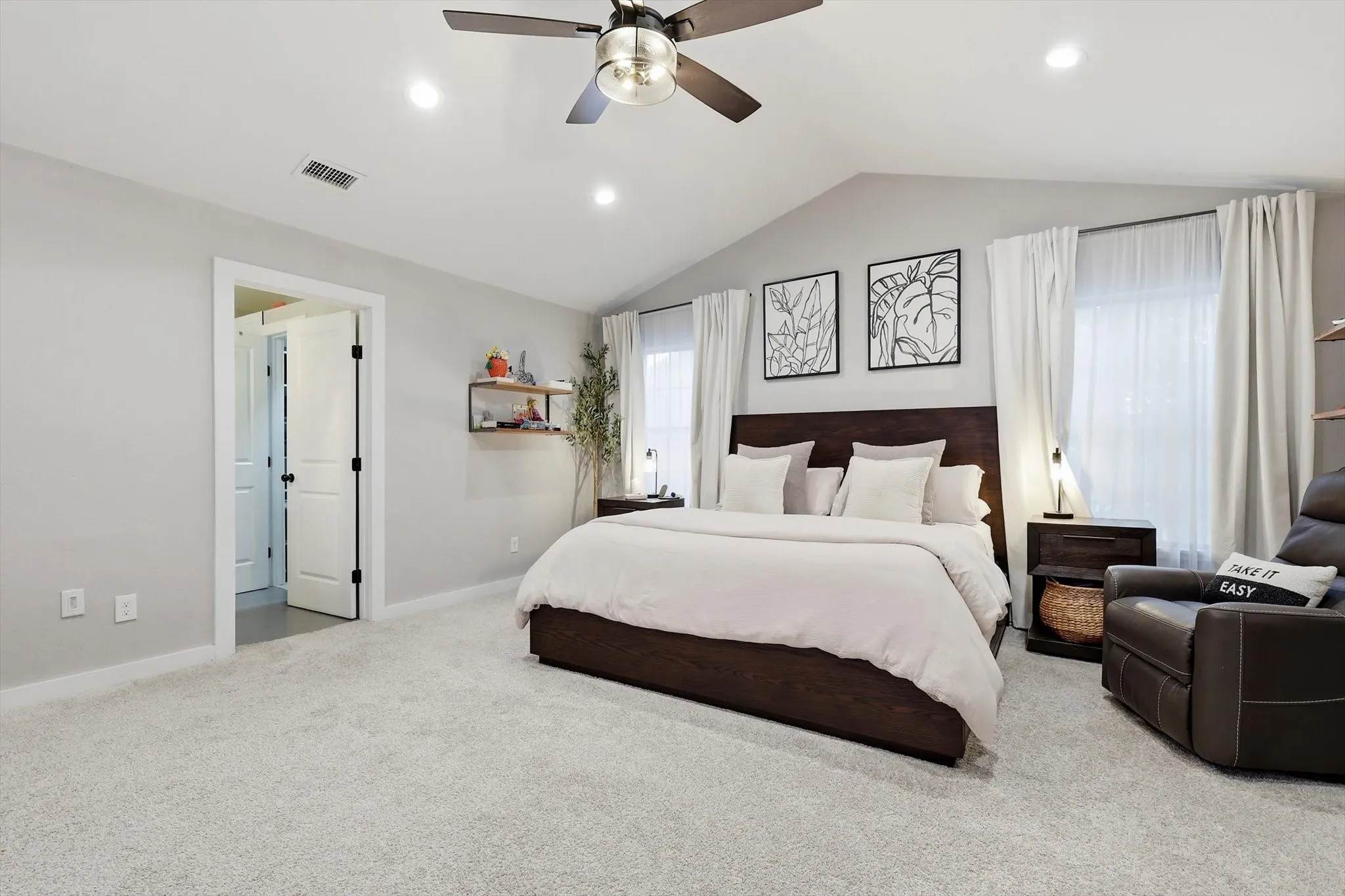 Single Family Residence For Rent in Denton County , 1641 Fuqua Drive, Flower Mound, Texas 75028, 4 Bedroom, 3 Bathroom, 2 Garage spaces, 2,546 Sqft, built in 1989, mls#21345548, Real Estate Agent in Flower Mound, Homes For Rent in Denton county, Homes For Rent in Flower Mound, Realtor in Flower Mound Texas, Real Estate Brokerage Independent Realty Texas, Luminita Cordes Realtor
