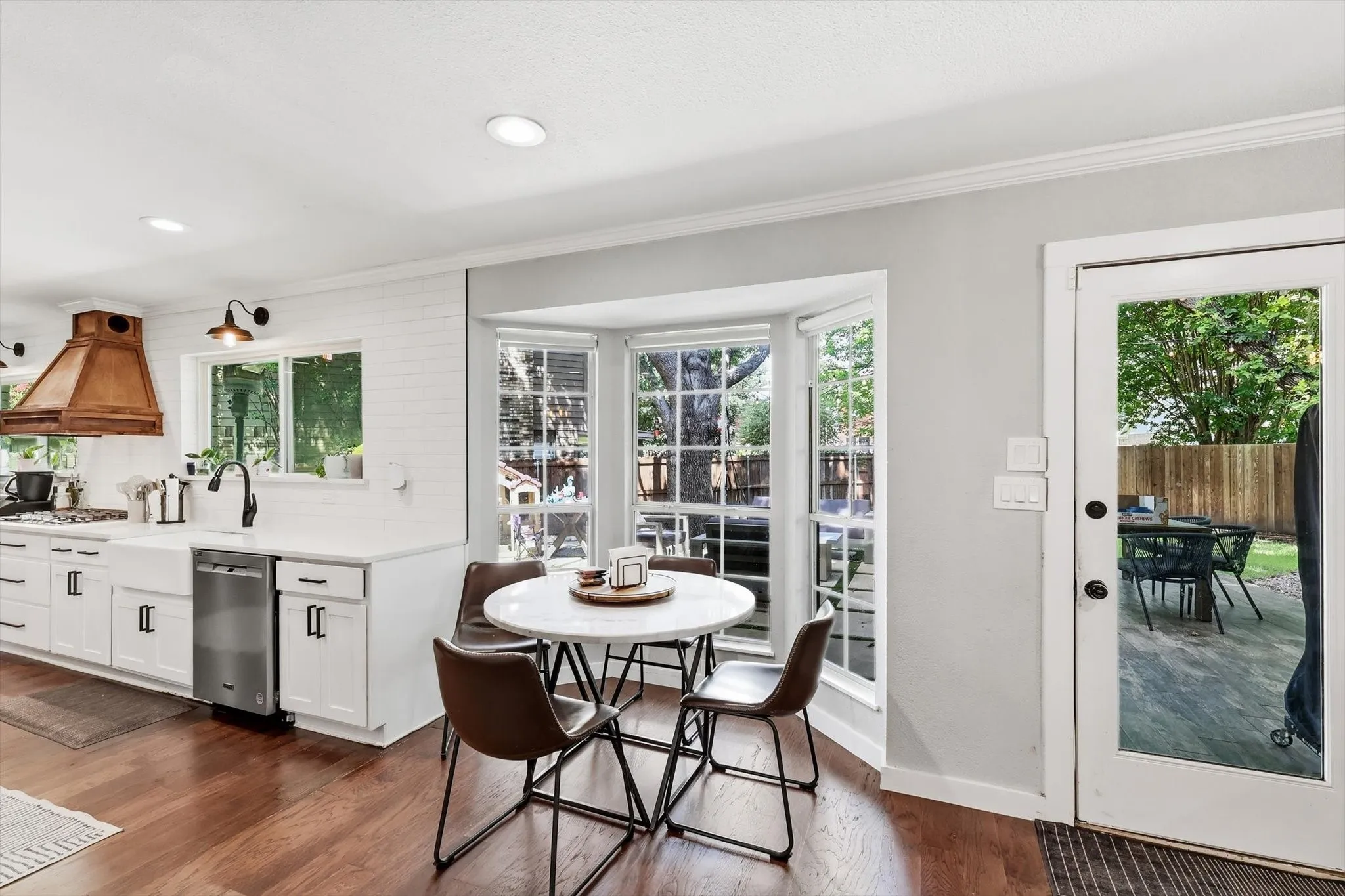 Single Family Residence For Rent in Denton County , 1641 Fuqua Drive, Flower Mound, Texas 75028, 4 Bedroom, 3 Bathroom, 2 Garage spaces, 2,546 Sqft, built in 1989, mls#21345548, Real Estate Agent in Flower Mound, Homes For Rent in Denton county, Homes For Rent in Flower Mound, Realtor in Flower Mound Texas, Real Estate Brokerage Independent Realty Texas, Luminita Cordes Realtor