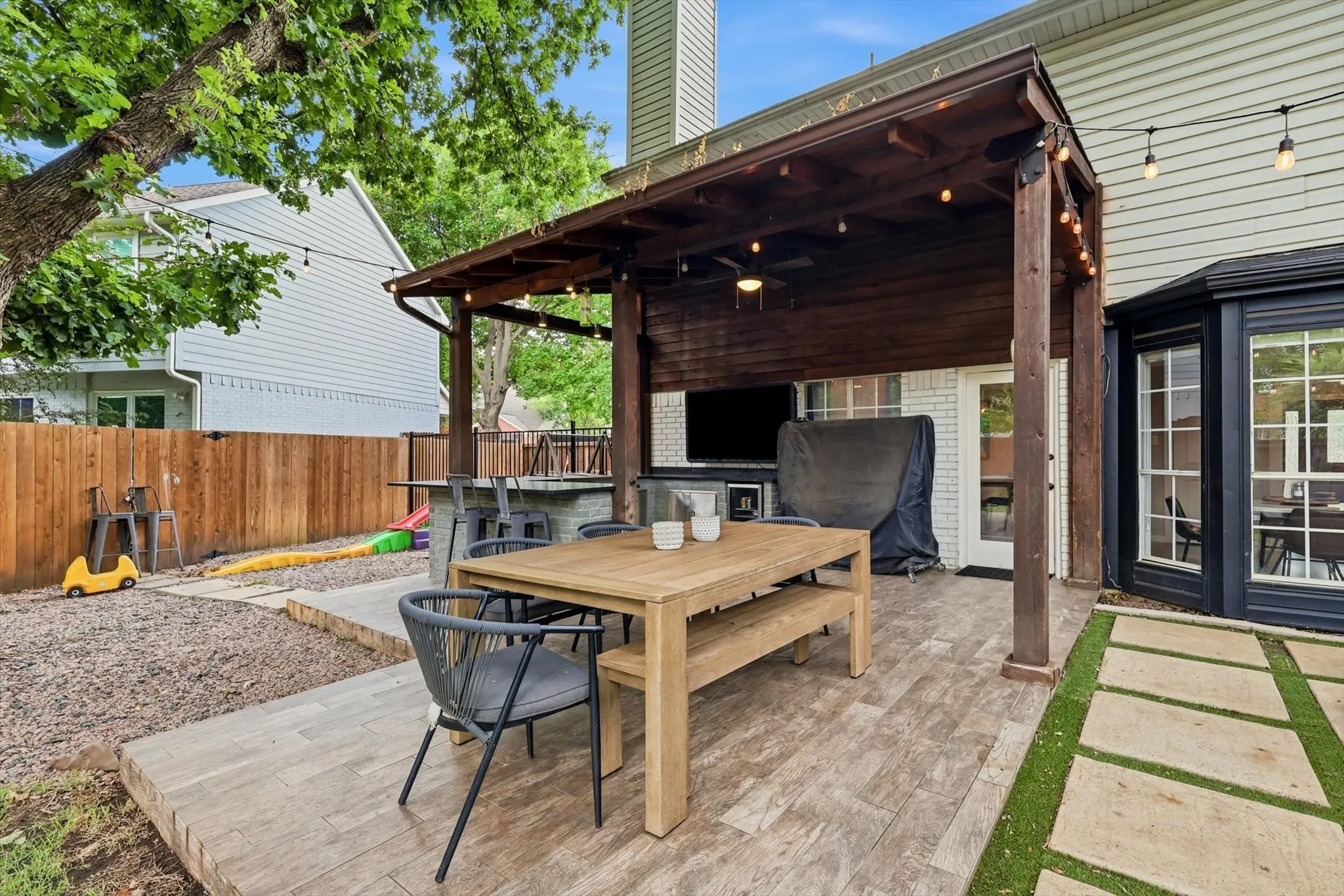 Single Family Residence For Rent in Denton County , 1641 Fuqua Drive, Flower Mound, Texas 75028, 4 Bedroom, 3 Bathroom, 2 Garage spaces, 2,546 Sqft, built in 1989, mls#21345548, Real Estate Agent in Flower Mound, Homes For Rent in Denton county, Homes For Rent in Flower Mound, Realtor in Flower Mound Texas, Real Estate Brokerage Independent Realty Texas, Luminita Cordes Realtor