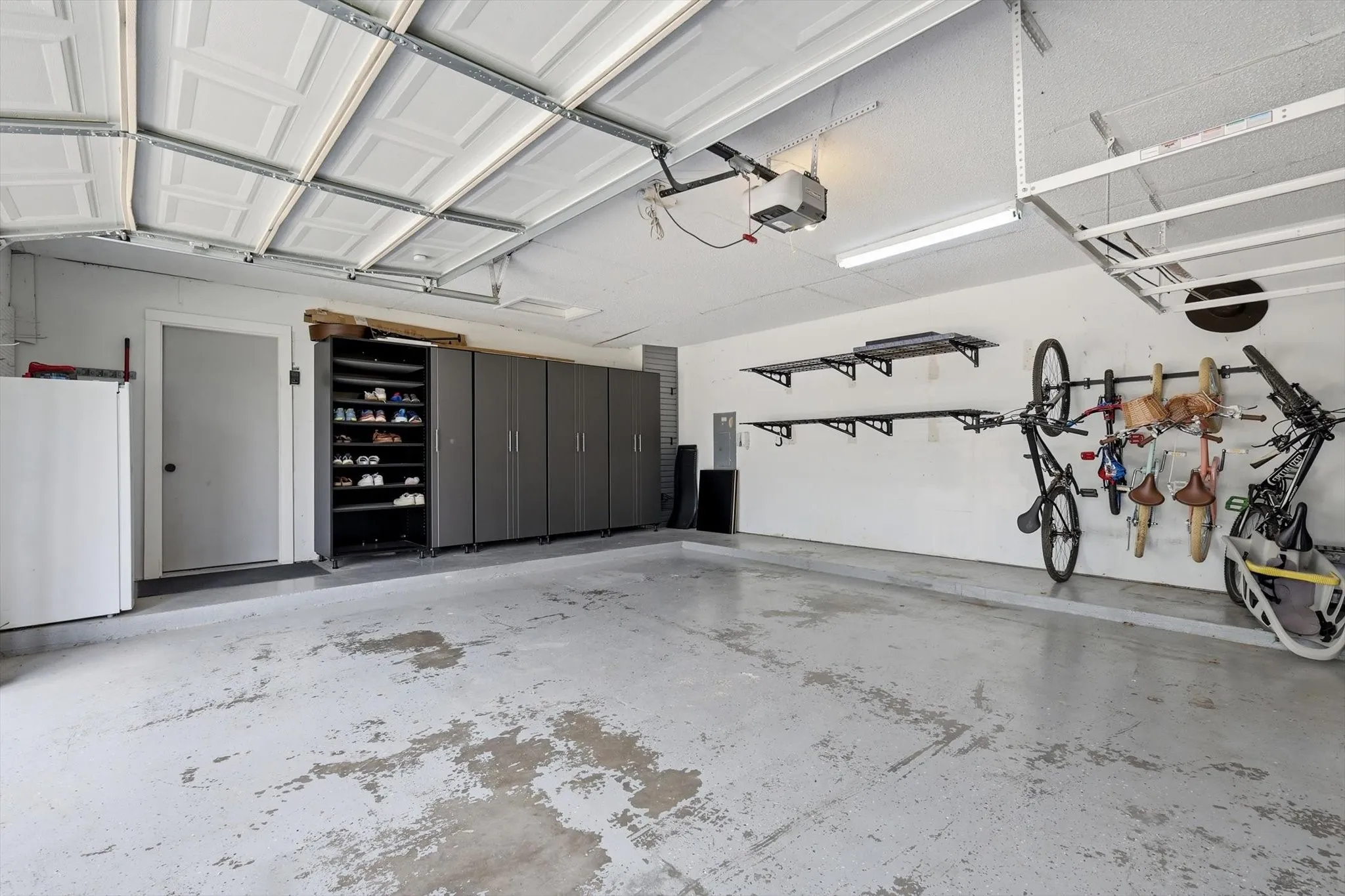 Single Family Residence For Rent in Denton County , 1641 Fuqua Drive, Flower Mound, Texas 75028, 4 Bedroom, 3 Bathroom, 2 Garage spaces, 2,546 Sqft, built in 1989, mls#21345548, Real Estate Agent in Flower Mound, Homes For Rent in Denton county, Homes For Rent in Flower Mound, Realtor in Flower Mound Texas, Real Estate Brokerage Independent Realty Texas, Luminita Cordes Realtor