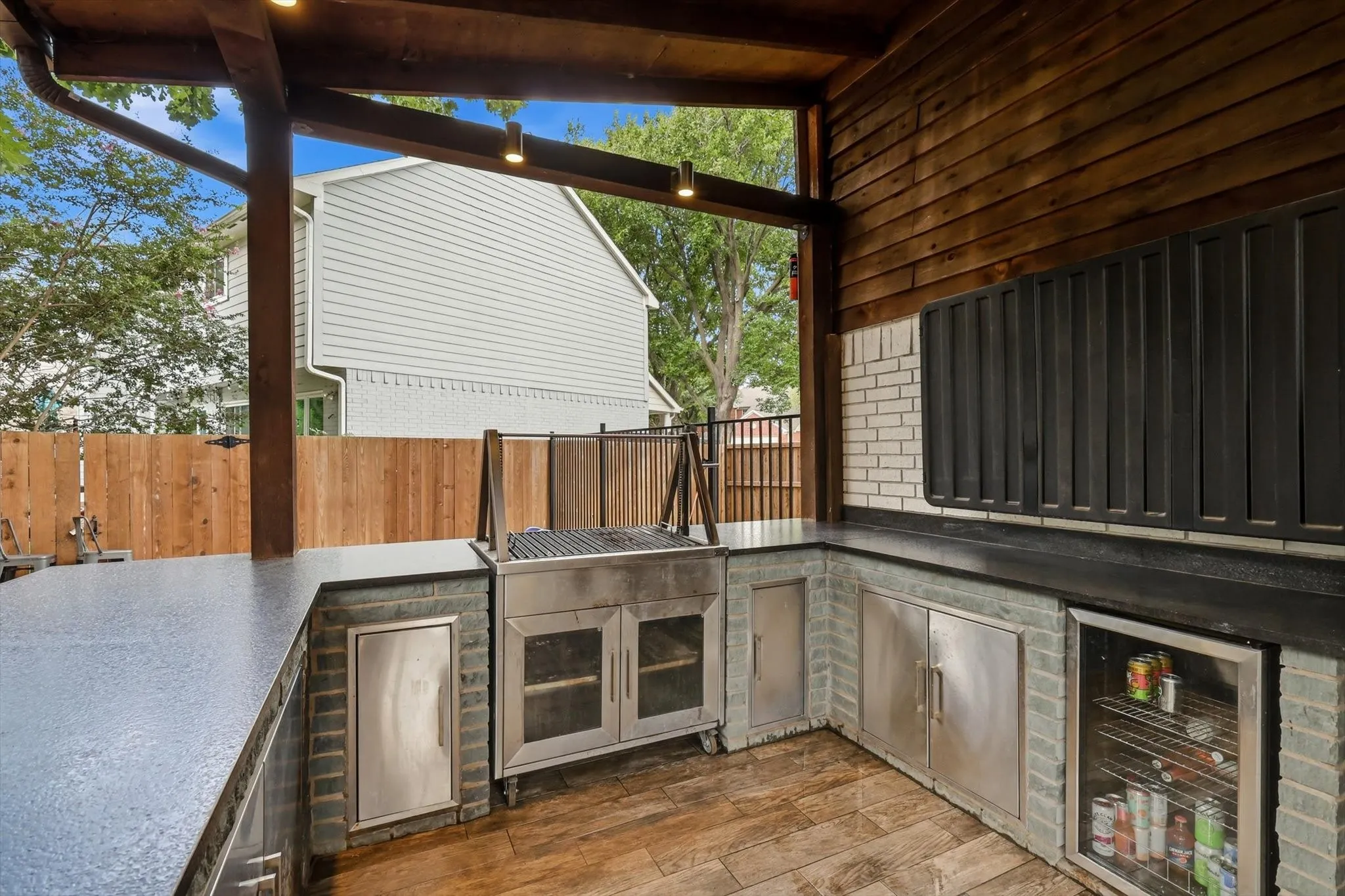 Outdoor Kitchen with cover Porch