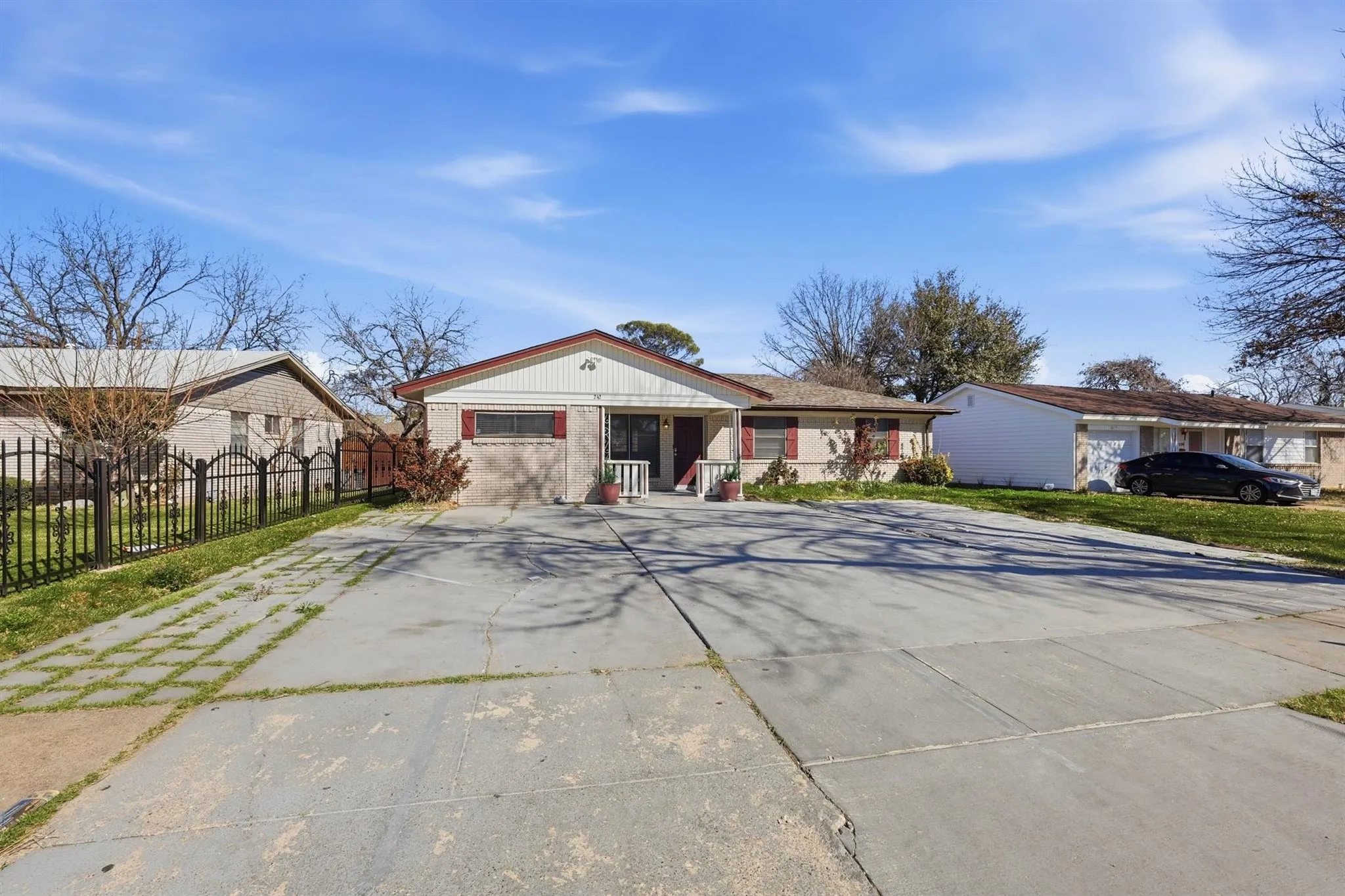 Single Family Residence For Sale in Dallas County , 242 W Cober Drive, Grand Prairie, Texas 75051, 4 Bedroom, 3 Bathroom, Garage spaces, 1,104 Sqft, built in 1958, mls#21345521, Real Estate Agent in Grand Prairie, Homes For Sale in Dallas county, Homes For Sale in Grand Prairie, Realtor in Grand Prairie Texas, Real Estate Brokerage Independent Realty Texas, Luminita Cordes Realtor