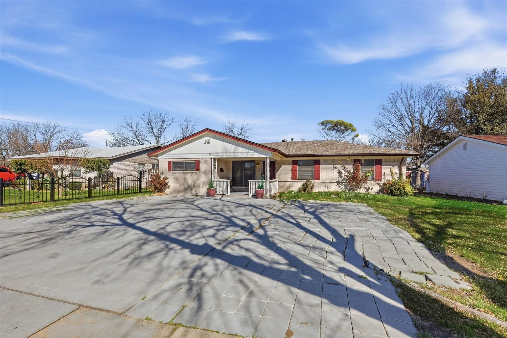 Single Family Residence For Sale in Dallas County , 242 W Cober Drive, Grand Prairie, Texas 75051, 4 Bedroom, 3 Bathroom, Garage spaces, 1,104 Sqft, built in 1958, mls#21345521, Real Estate Agent in Grand Prairie, Homes For Sale in Dallas county, Homes For Sale in Grand Prairie, Realtor in Grand Prairie Texas, Real Estate Brokerage Independent Realty Texas, Luminita Cordes Realtor