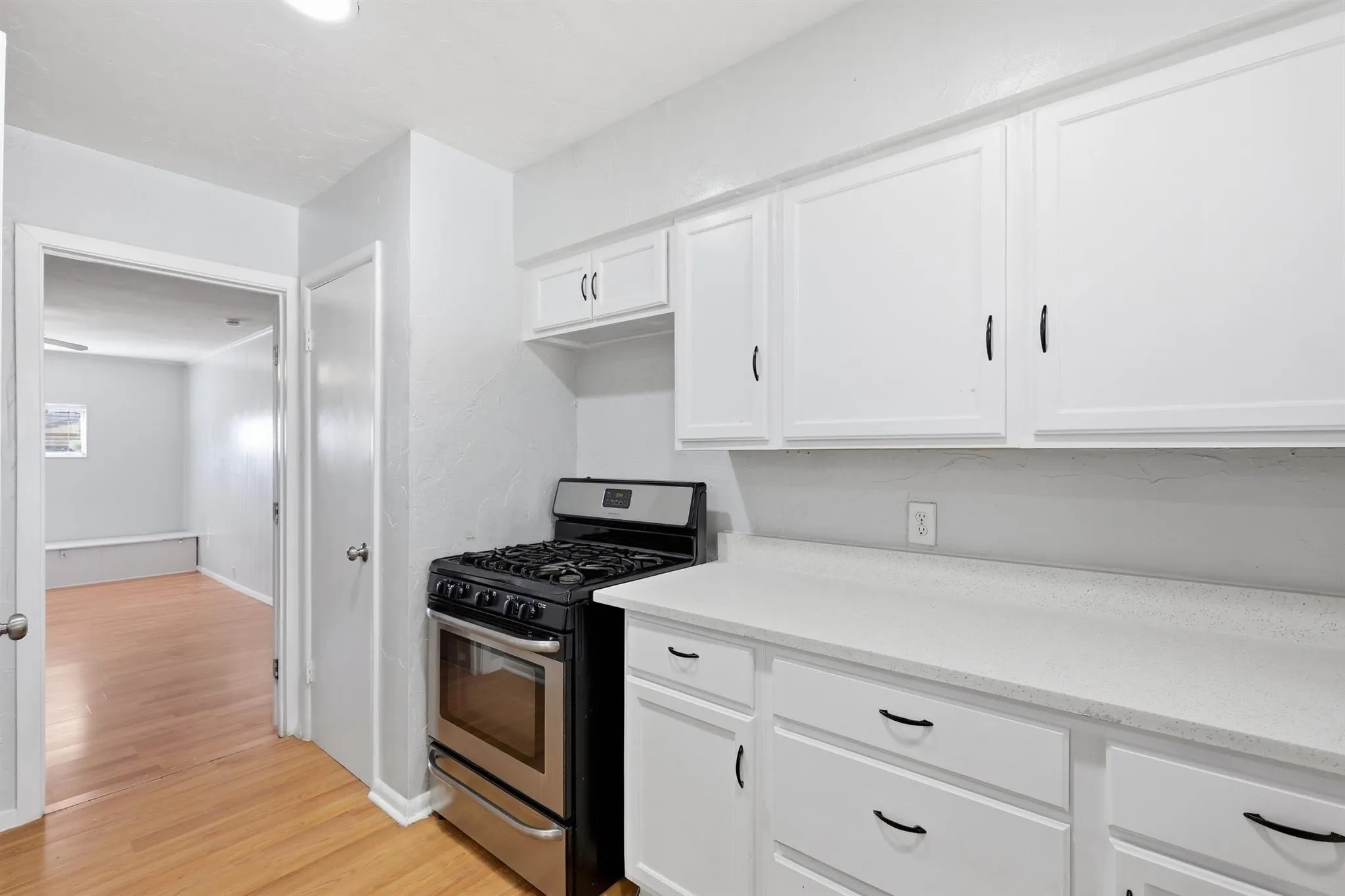 Single Family Residence For Sale in Dallas County , 242 W Cober Drive, Grand Prairie, Texas 75051, 4 Bedroom, 3 Bathroom, Garage spaces, 1,104 Sqft, built in 1958, mls#21345521, Real Estate Agent in Grand Prairie, Homes For Sale in Dallas county, Homes For Sale in Grand Prairie, Realtor in Grand Prairie Texas, Real Estate Brokerage Independent Realty Texas, Luminita Cordes Realtor