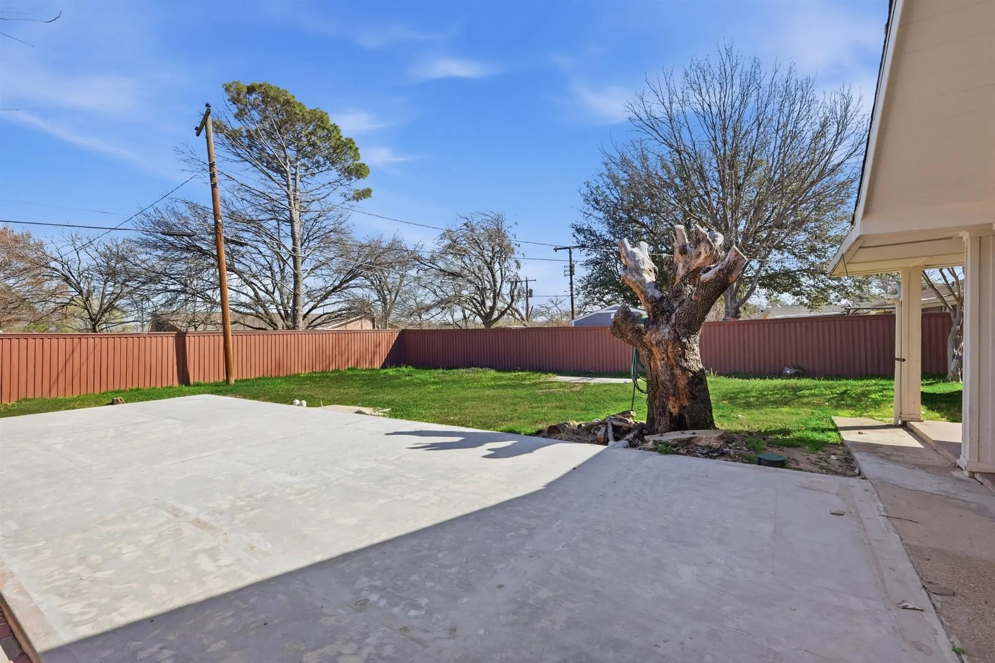 Single Family Residence For Sale in Dallas County , 242 W Cober Drive, Grand Prairie, Texas 75051, 4 Bedroom, 3 Bathroom, Garage spaces, 1,104 Sqft, built in 1958, mls#21345521, Real Estate Agent in Grand Prairie, Homes For Sale in Dallas county, Homes For Sale in Grand Prairie, Realtor in Grand Prairie Texas, Real Estate Brokerage Independent Realty Texas, Luminita Cordes Realtor