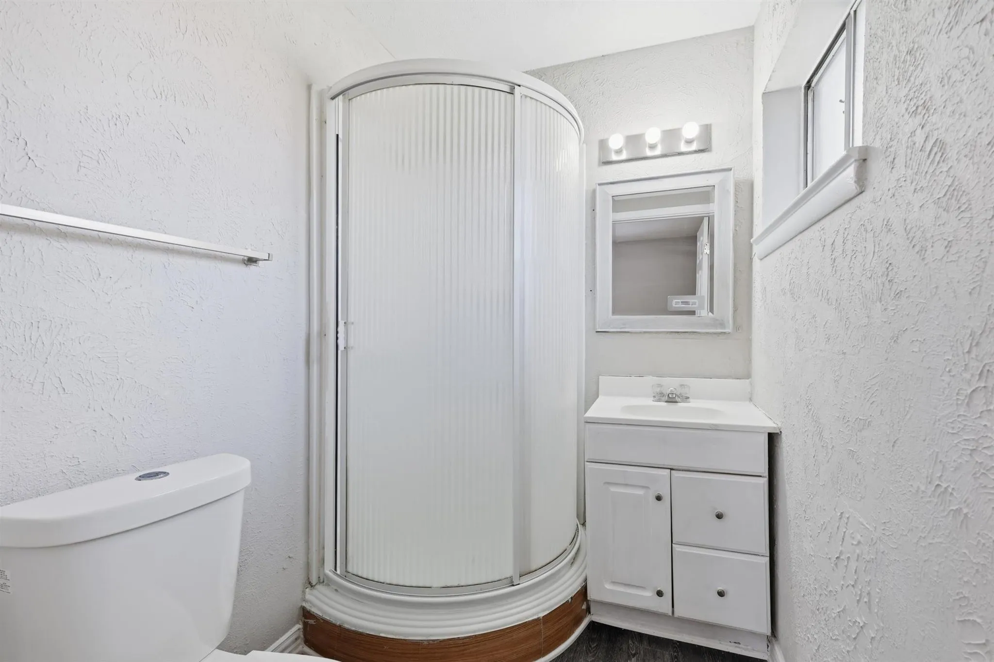 Single Family Residence For Sale in Dallas County , 242 W Cober Drive, Grand Prairie, Texas 75051, 4 Bedroom, 3 Bathroom, Garage spaces, 1,104 Sqft, built in 1958, mls#21345521, Real Estate Agent in Grand Prairie, Homes For Sale in Dallas county, Homes For Sale in Grand Prairie, Realtor in Grand Prairie Texas, Real Estate Brokerage Independent Realty Texas, Luminita Cordes Realtor