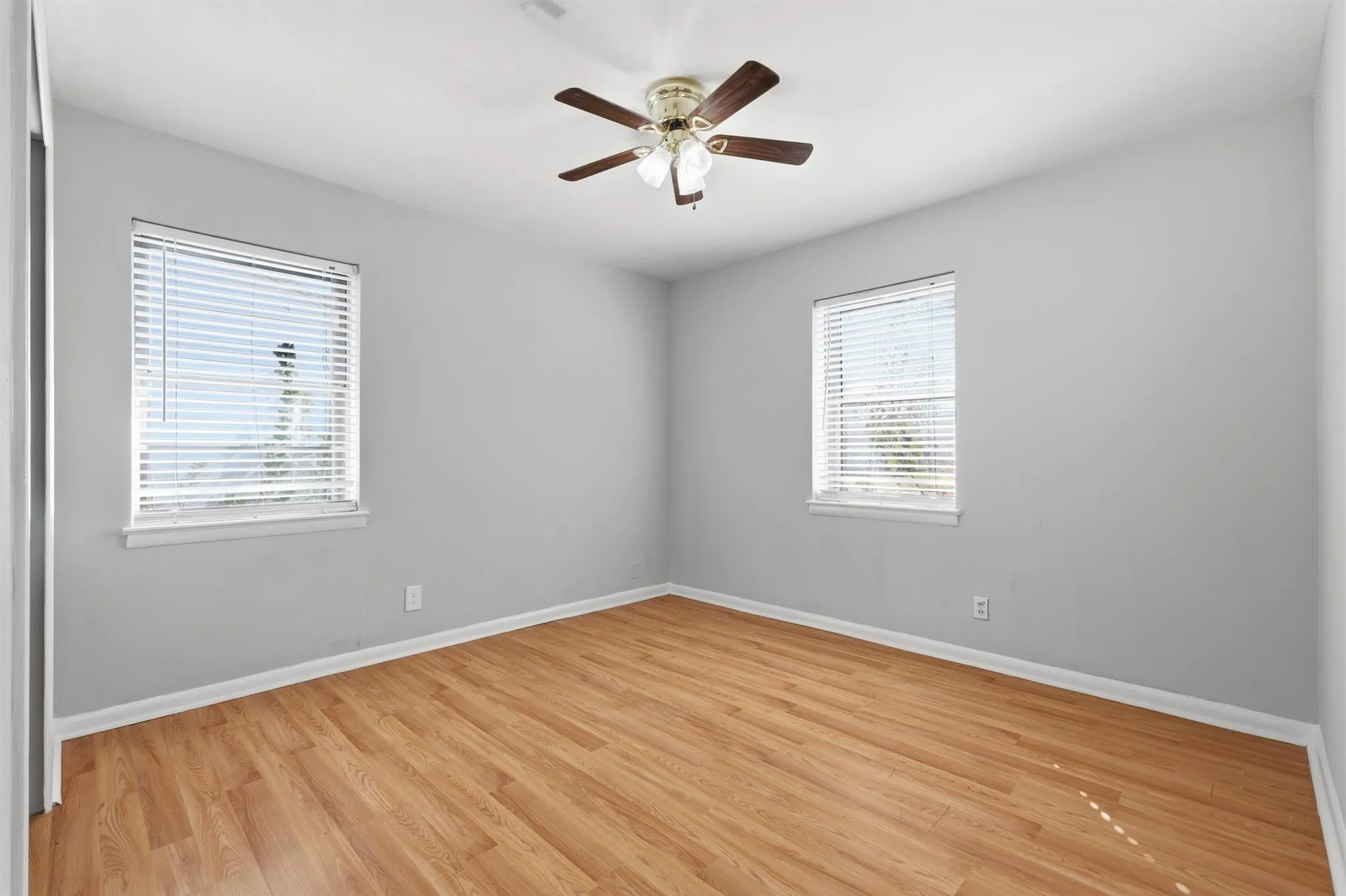 Single Family Residence For Sale in Dallas County , 242 W Cober Drive, Grand Prairie, Texas 75051, 4 Bedroom, 3 Bathroom, Garage spaces, 1,104 Sqft, built in 1958, mls#21345521, Real Estate Agent in Grand Prairie, Homes For Sale in Dallas county, Homes For Sale in Grand Prairie, Realtor in Grand Prairie Texas, Real Estate Brokerage Independent Realty Texas, Luminita Cordes Realtor