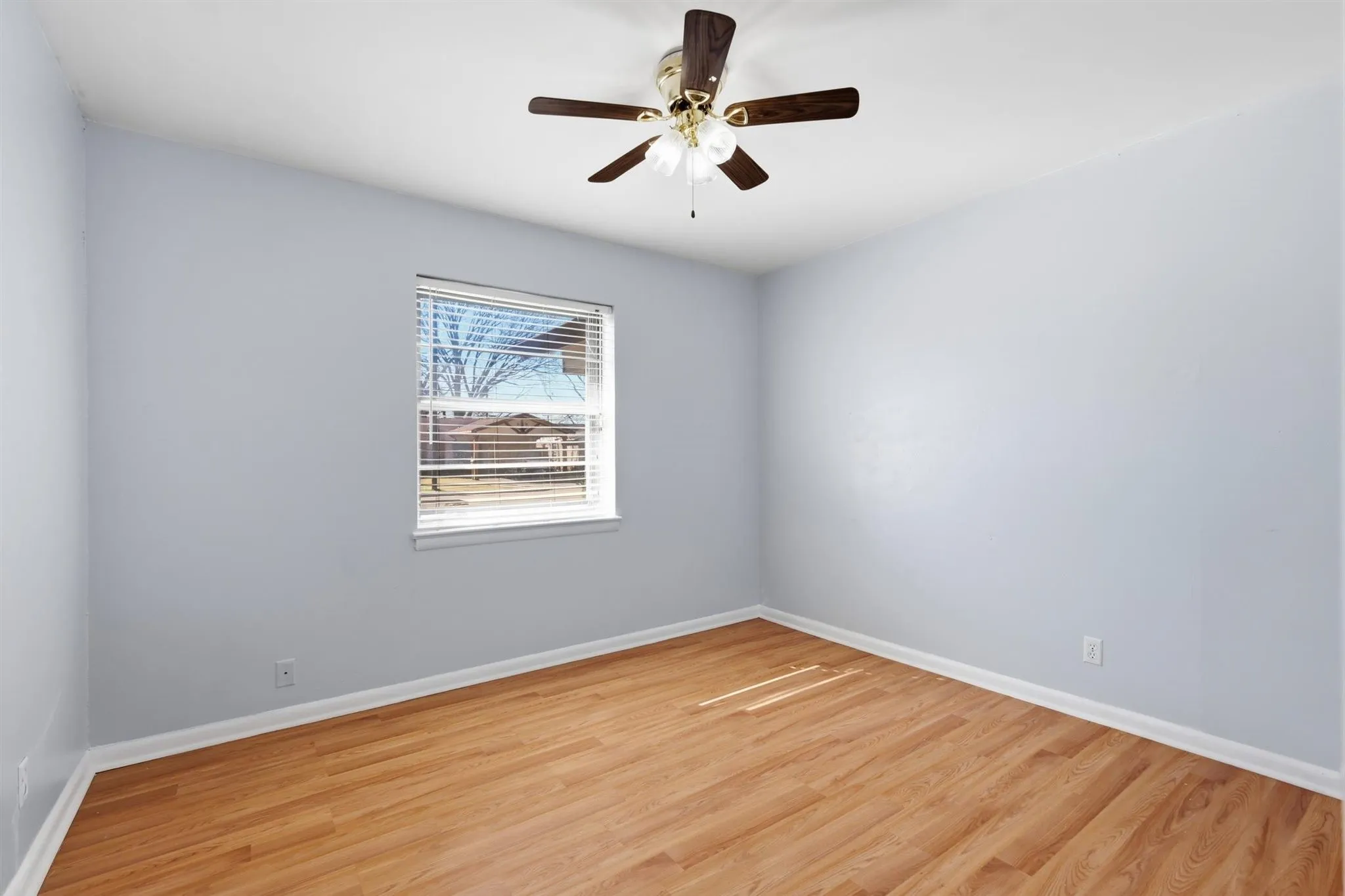Single Family Residence For Sale in Dallas County , 242 W Cober Drive, Grand Prairie, Texas 75051, 4 Bedroom, 3 Bathroom, Garage spaces, 1,104 Sqft, built in 1958, mls#21345521, Real Estate Agent in Grand Prairie, Homes For Sale in Dallas county, Homes For Sale in Grand Prairie, Realtor in Grand Prairie Texas, Real Estate Brokerage Independent Realty Texas, Luminita Cordes Realtor
