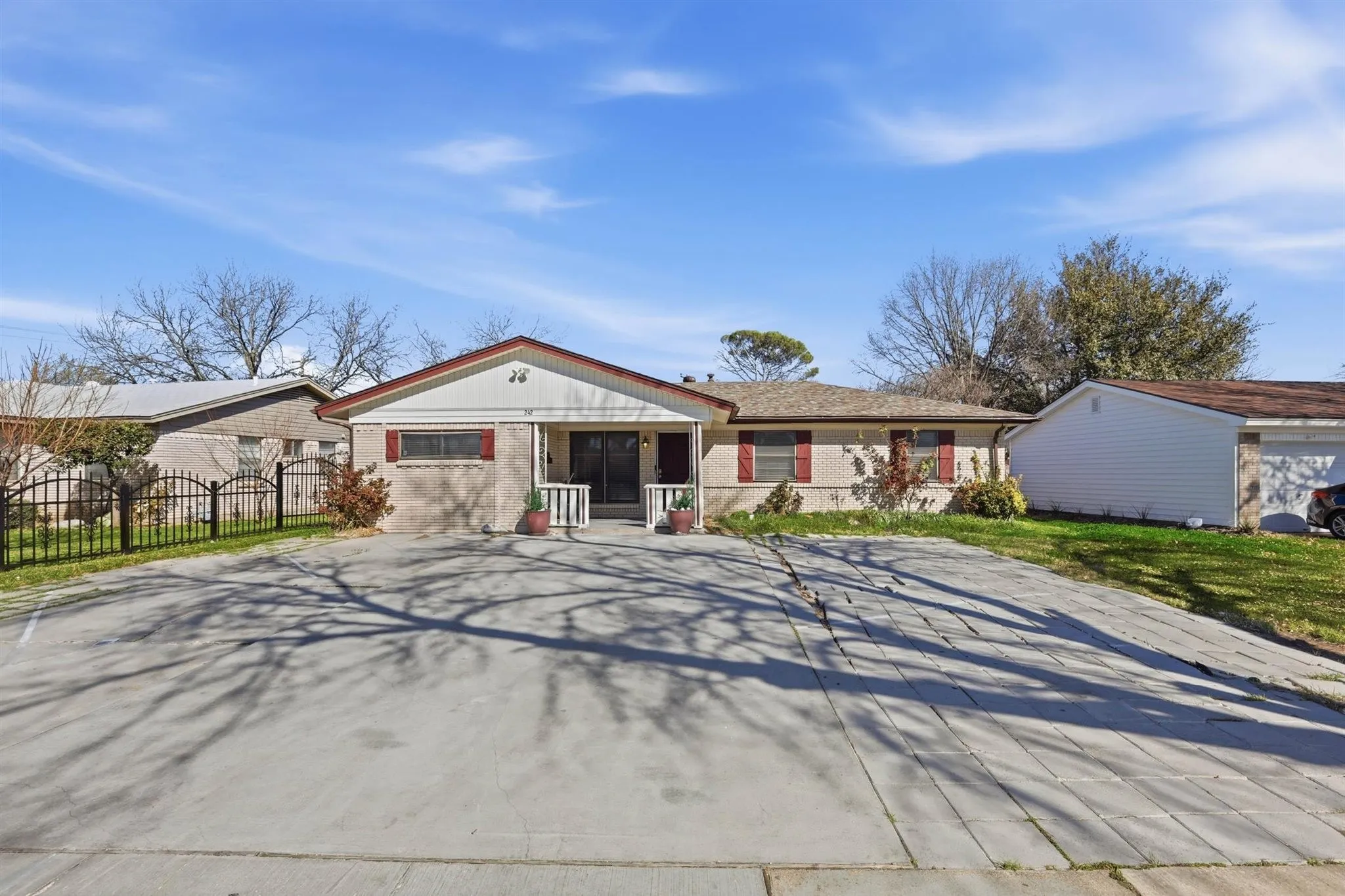 Single Family Residence For Sale in Dallas County , 242 W Cober Drive, Grand Prairie, Texas 75051, 4 Bedroom, 3 Bathroom, Garage spaces, 1,104 Sqft, built in 1958, mls#21345521, Real Estate Agent in Grand Prairie, Homes For Sale in Dallas county, Homes For Sale in Grand Prairie, Realtor in Grand Prairie Texas, Real Estate Brokerage Independent Realty Texas, Luminita Cordes Realtor