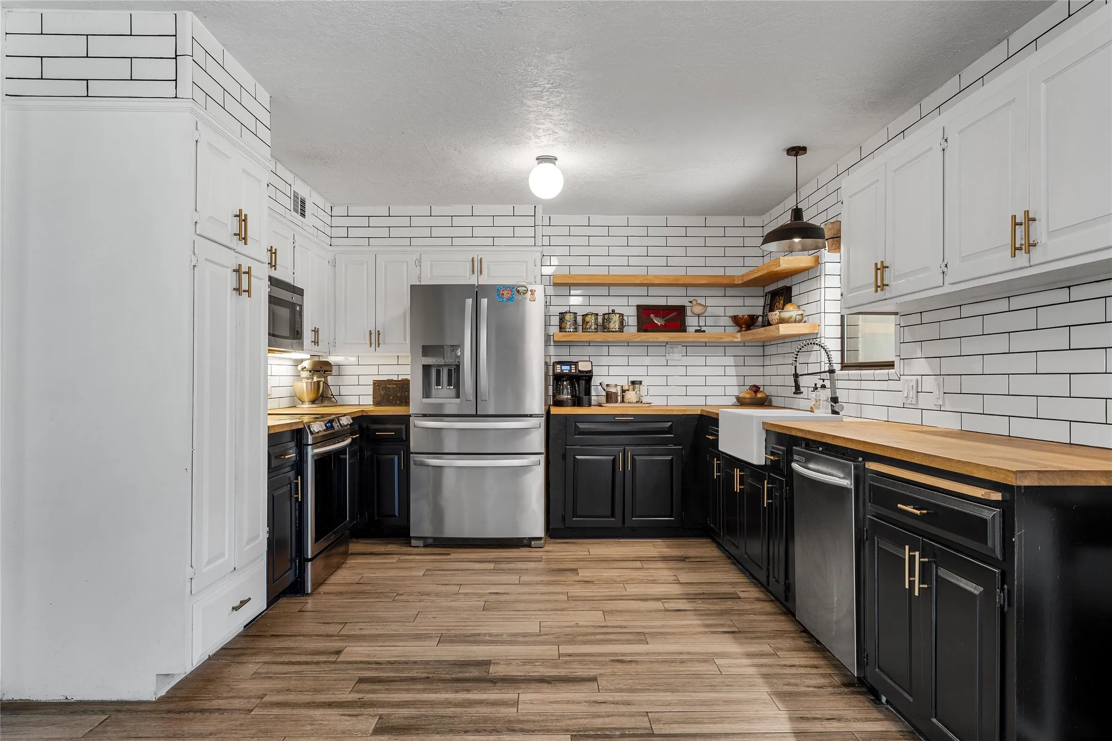 Single Family Residence For Sale in Mc Lennan County , 10023 Ramblewood Drive, Woodway, Texas 76712, 4 Bedroom, 3 Bathroom, 2 Garage spaces, 2,720 Sqft, built in 1979, mls#21303728, Real Estate Agent in Woodway, Homes For Sale in Mc Lennan county, Homes For Sale in Woodway, Realtor in Woodway Texas, Real Estate Brokerage Independent Realty Texas, Luminita Cordes Realtor