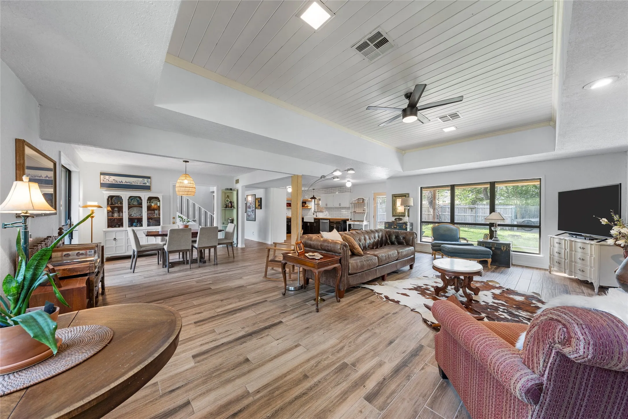 Single Family Residence For Sale in Mc Lennan County , 10023 Ramblewood Drive, Woodway, Texas 76712, 4 Bedroom, 3 Bathroom, 2 Garage spaces, 2,720 Sqft, built in 1979, mls#21303728, Real Estate Agent in Woodway, Homes For Sale in Mc Lennan county, Homes For Sale in Woodway, Realtor in Woodway Texas, Real Estate Brokerage Independent Realty Texas, Luminita Cordes Realtor