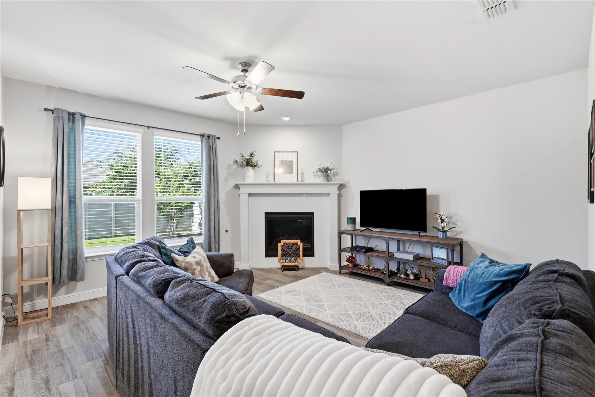 Single Family Residence For Sale in Denton County , 2417 Tattler Trail, Argyle, Texas 76226, 4 Bedroom, 2 Bathroom, Garage spaces, 1,872 Sqft, built in 2021, mls#21344367, Real Estate Agent in Argyle, Homes For Sale in Denton county, Homes For Sale in Argyle, Realtor in Argyle Texas, Real Estate Brokerage Independent Realty Texas, Luminita Cordes Realtor