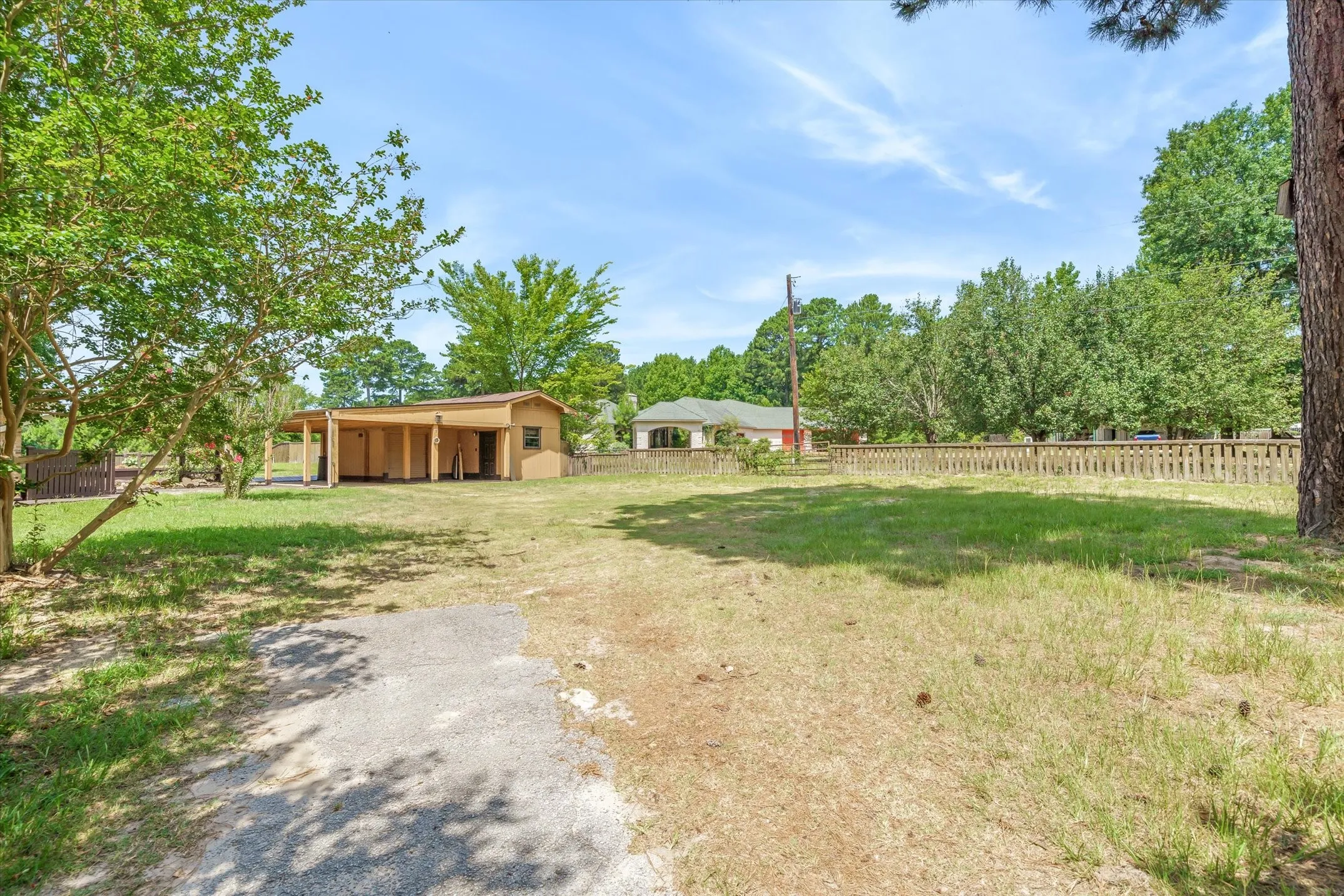 Single Family Residence For Sale in Van Zandt County , 22179 St. Hwy 64, Canton, Texas 75103, 3 Bedroom, 2 Bathroom, Garage spaces, 1,890 Sqft, built in 1990, mls#21344744, Real Estate Agent in Canton, Homes For Sale in Van Zandt county, Homes For Sale in Canton, Realtor in Canton Texas, Real Estate Brokerage Independent Realty Texas, Luminita Cordes Realtor