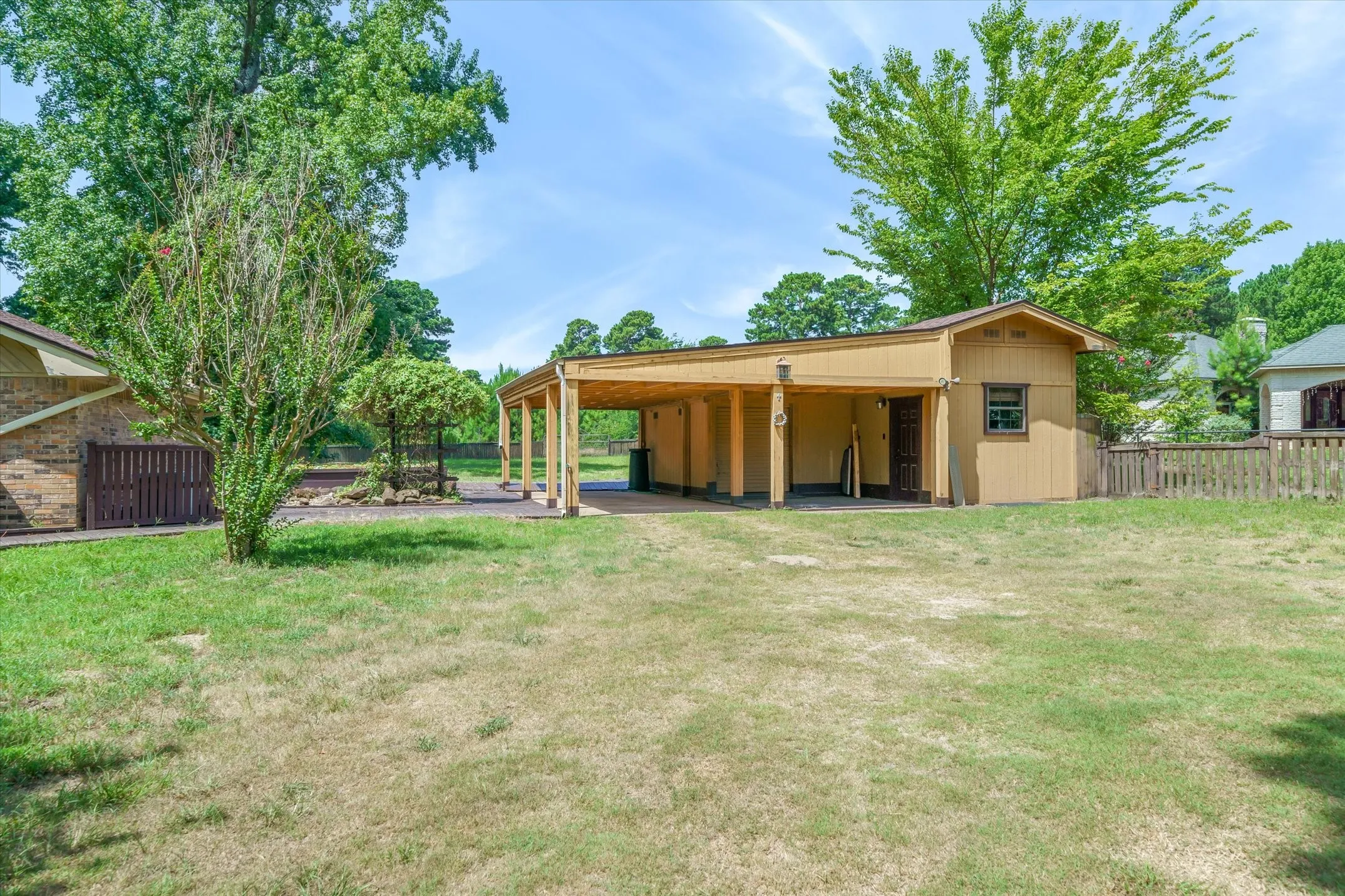 Single Family Residence For Sale in Van Zandt County , 22179 St. Hwy 64, Canton, Texas 75103, 3 Bedroom, 2 Bathroom, Garage spaces, 1,890 Sqft, built in 1990, mls#21344744, Real Estate Agent in Canton, Homes For Sale in Van Zandt county, Homes For Sale in Canton, Realtor in Canton Texas, Real Estate Brokerage Independent Realty Texas, Luminita Cordes Realtor