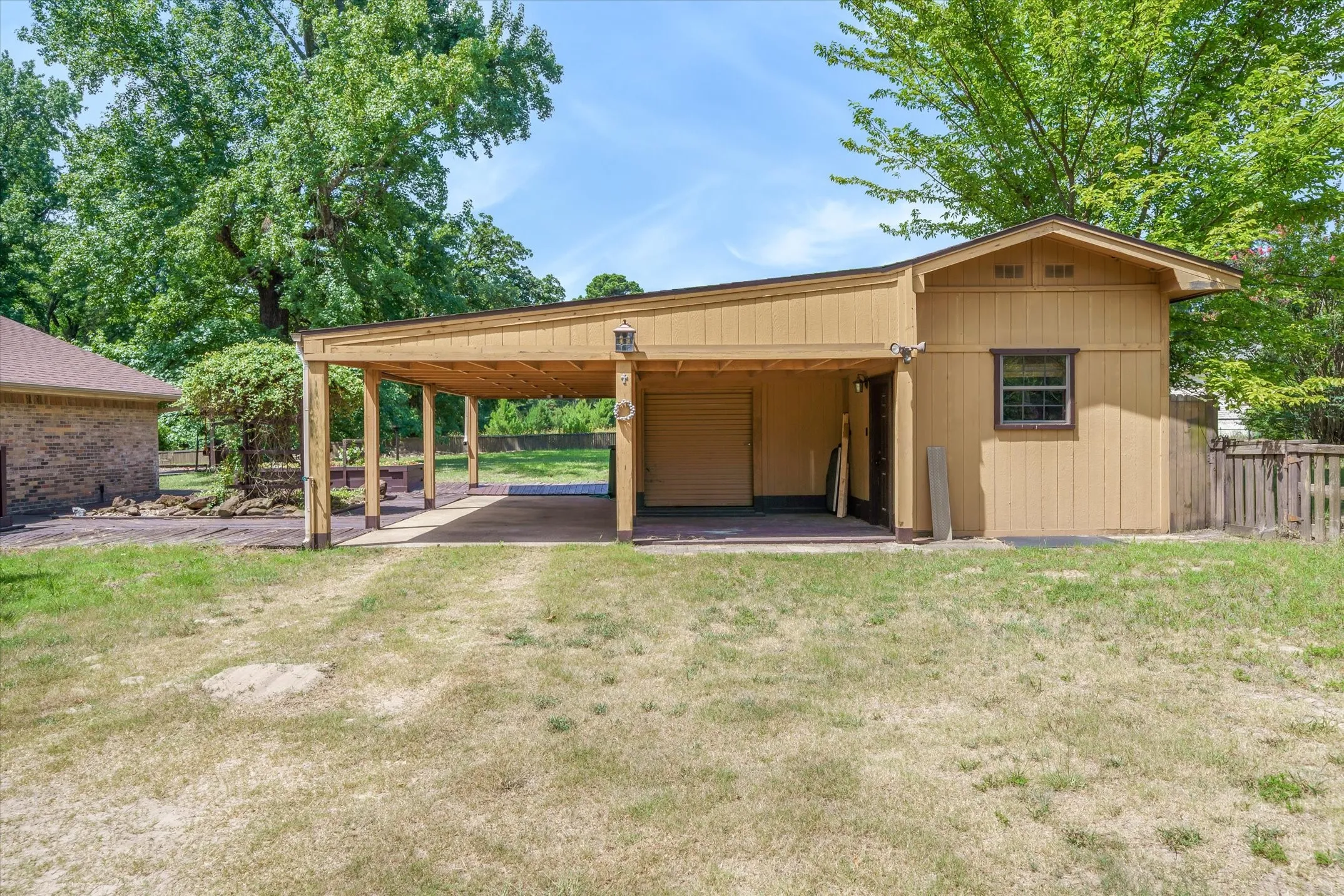 Single Family Residence For Sale in Van Zandt County , 22179 St. Hwy 64, Canton, Texas 75103, 3 Bedroom, 2 Bathroom, Garage spaces, 1,890 Sqft, built in 1990, mls#21344744, Real Estate Agent in Canton, Homes For Sale in Van Zandt county, Homes For Sale in Canton, Realtor in Canton Texas, Real Estate Brokerage Independent Realty Texas, Luminita Cordes Realtor